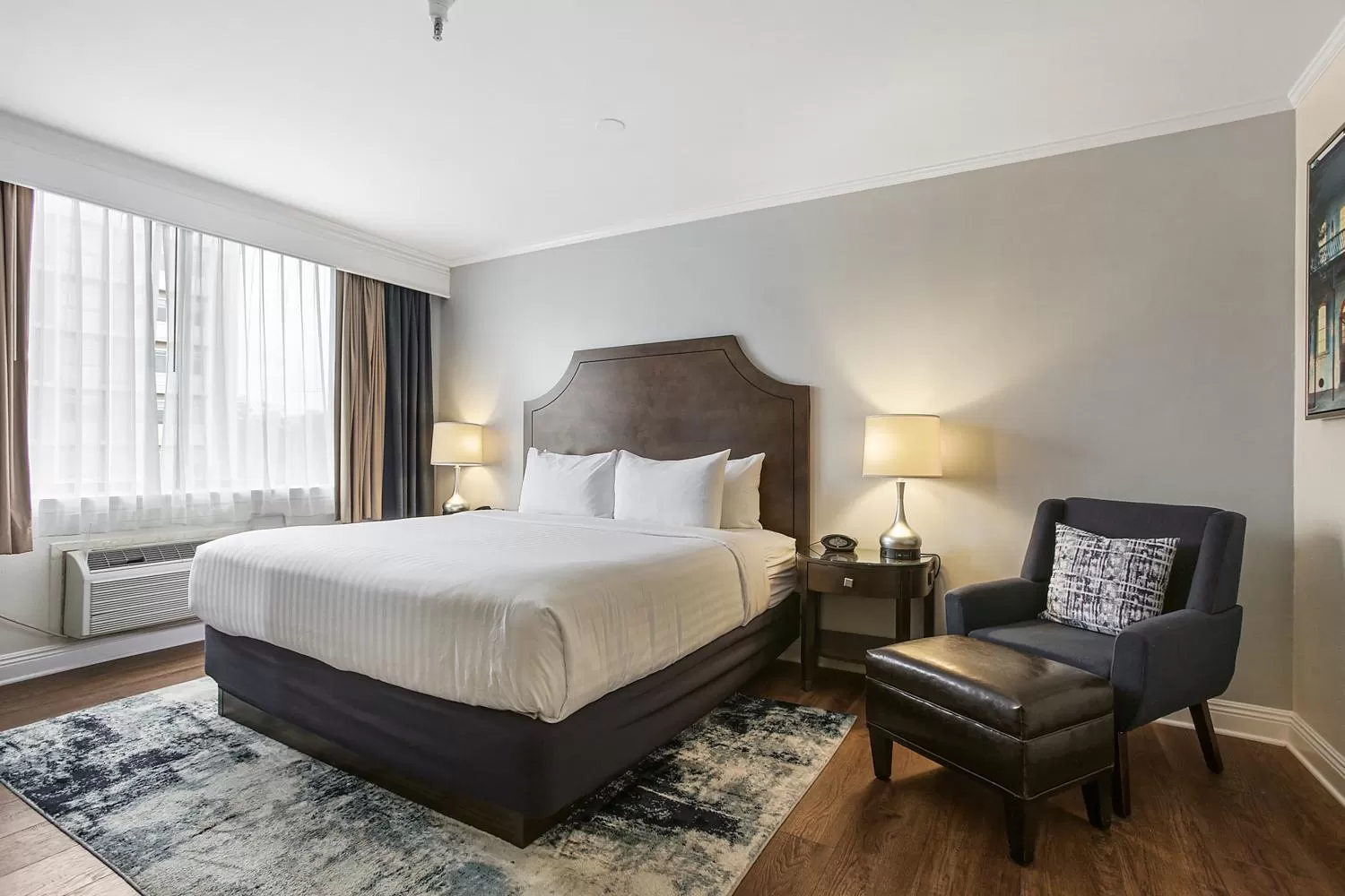 Property building, Bed in St Charles Inn, Superior Hotel