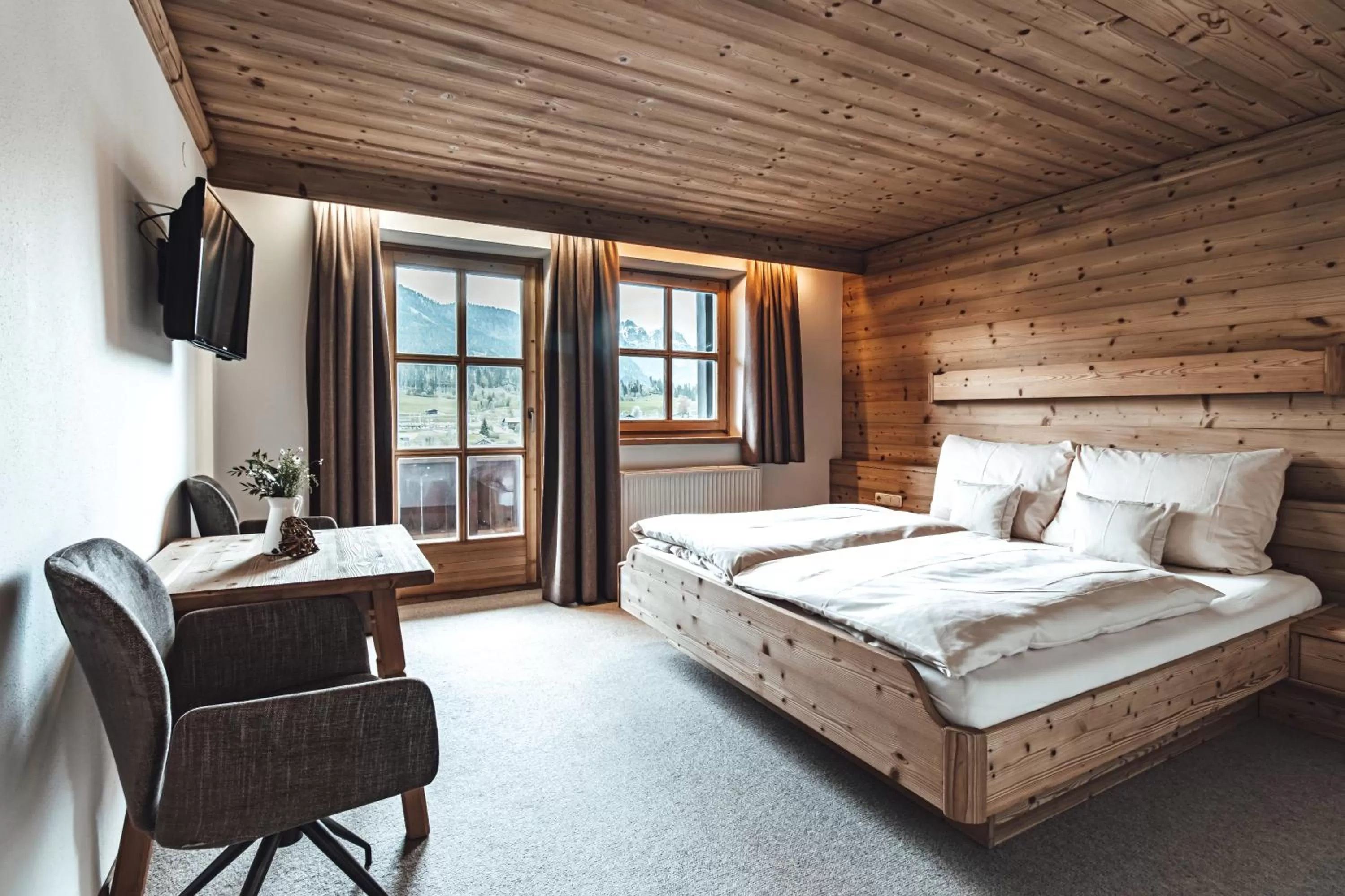 Bedroom, Bed in Farm Hotel Chalet Grosslehen