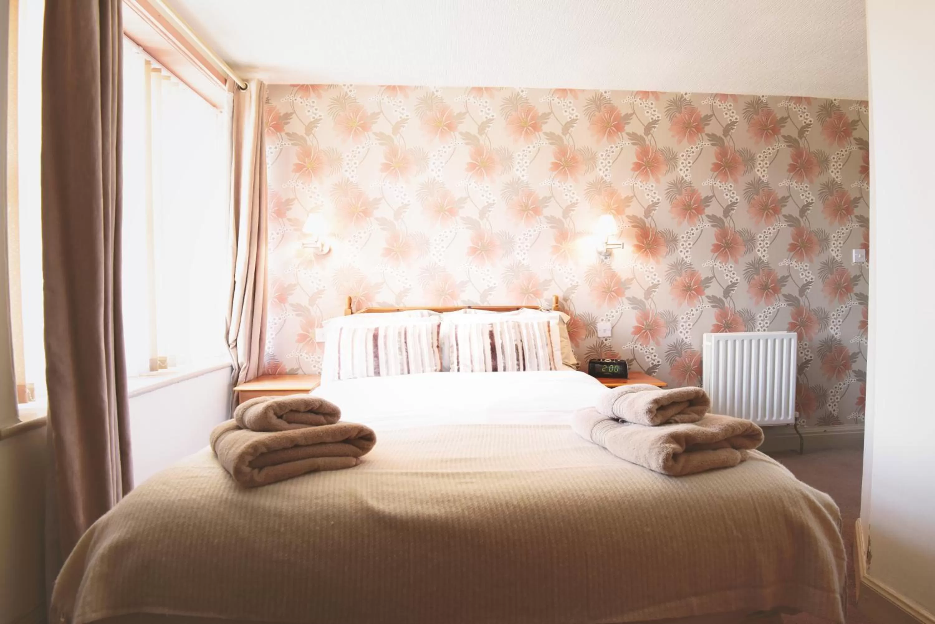 Bedroom, Bed in The Black Bull inn