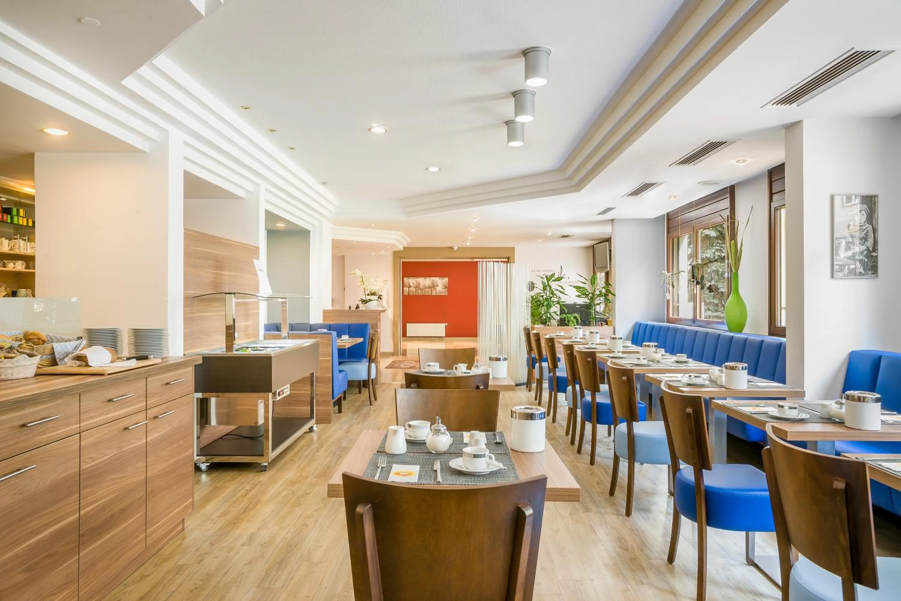 Restaurant/places to eat in Hotel Rega Stuttgart