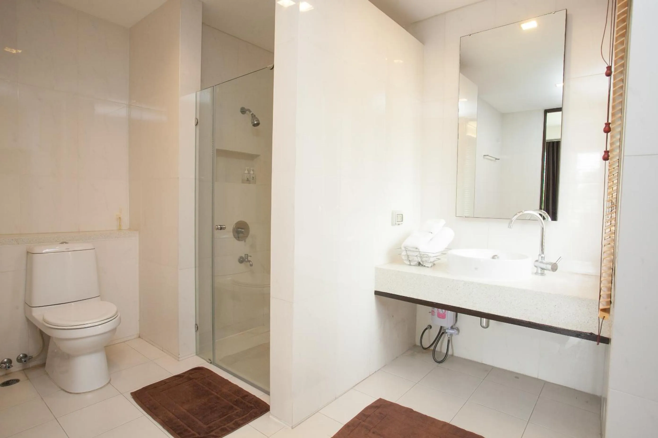 Bathroom in Baansilom Soi 3