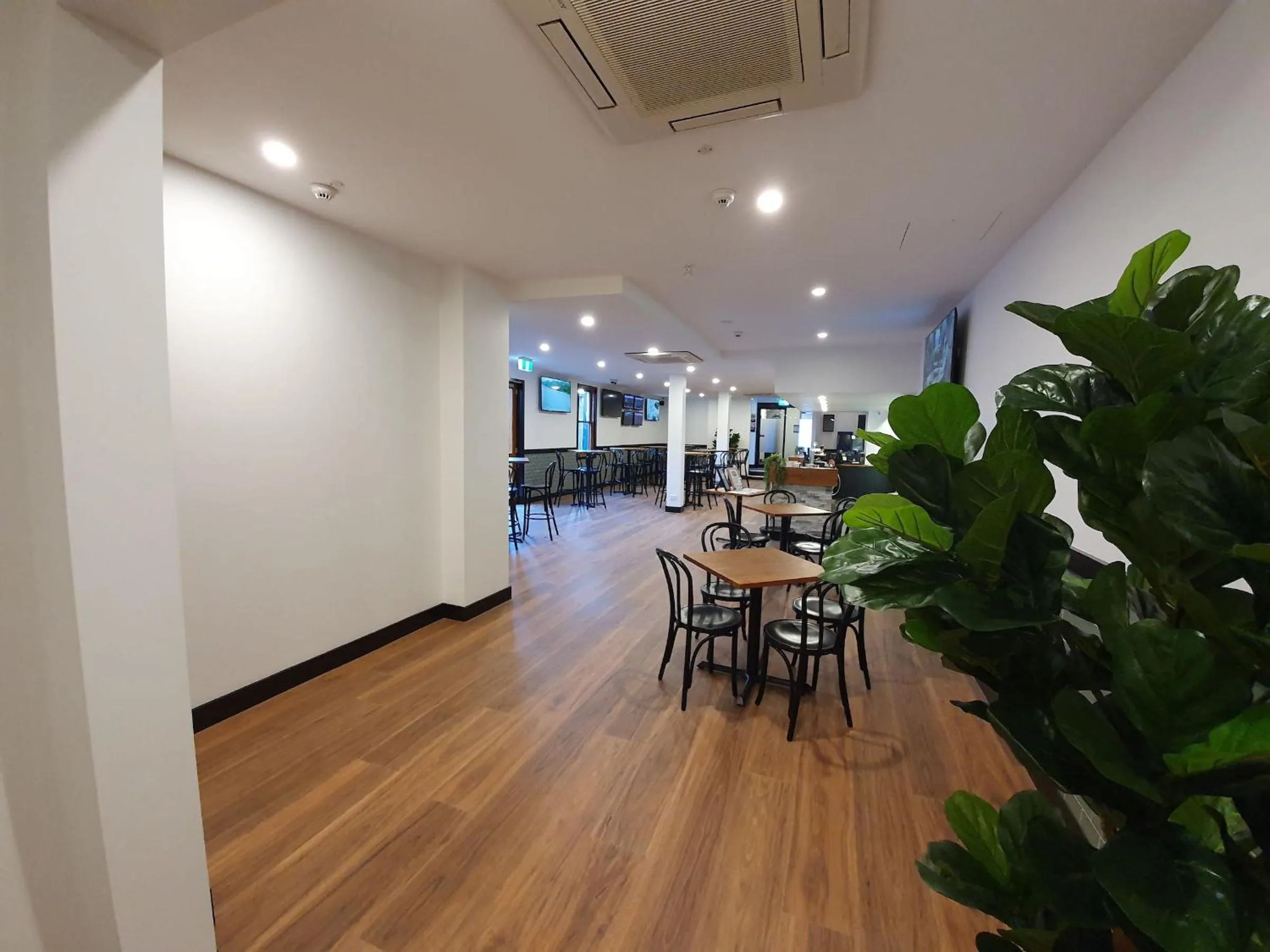 Lounge or bar in Empire Hotel Goulburn