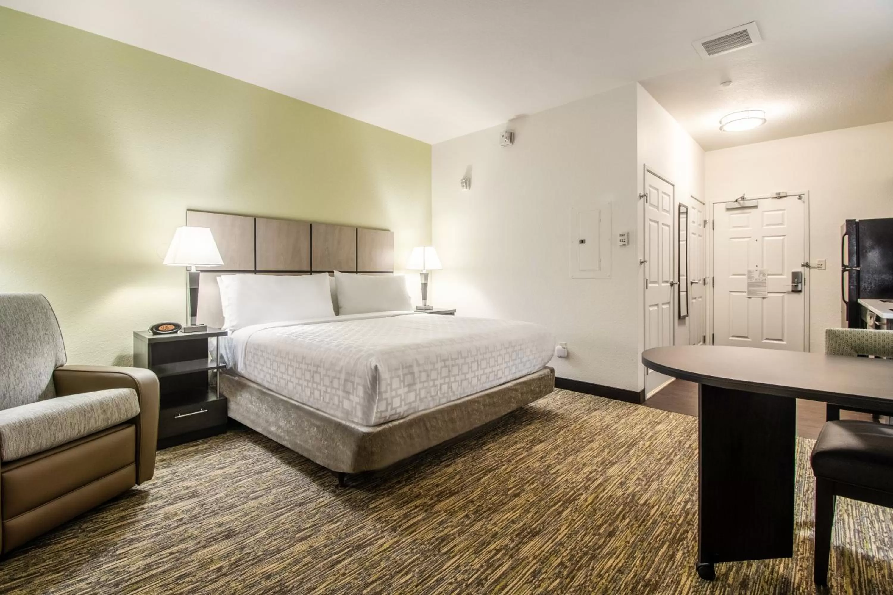Photo of the whole room, Bed in Candlewood Suites Portland Airport by IHG