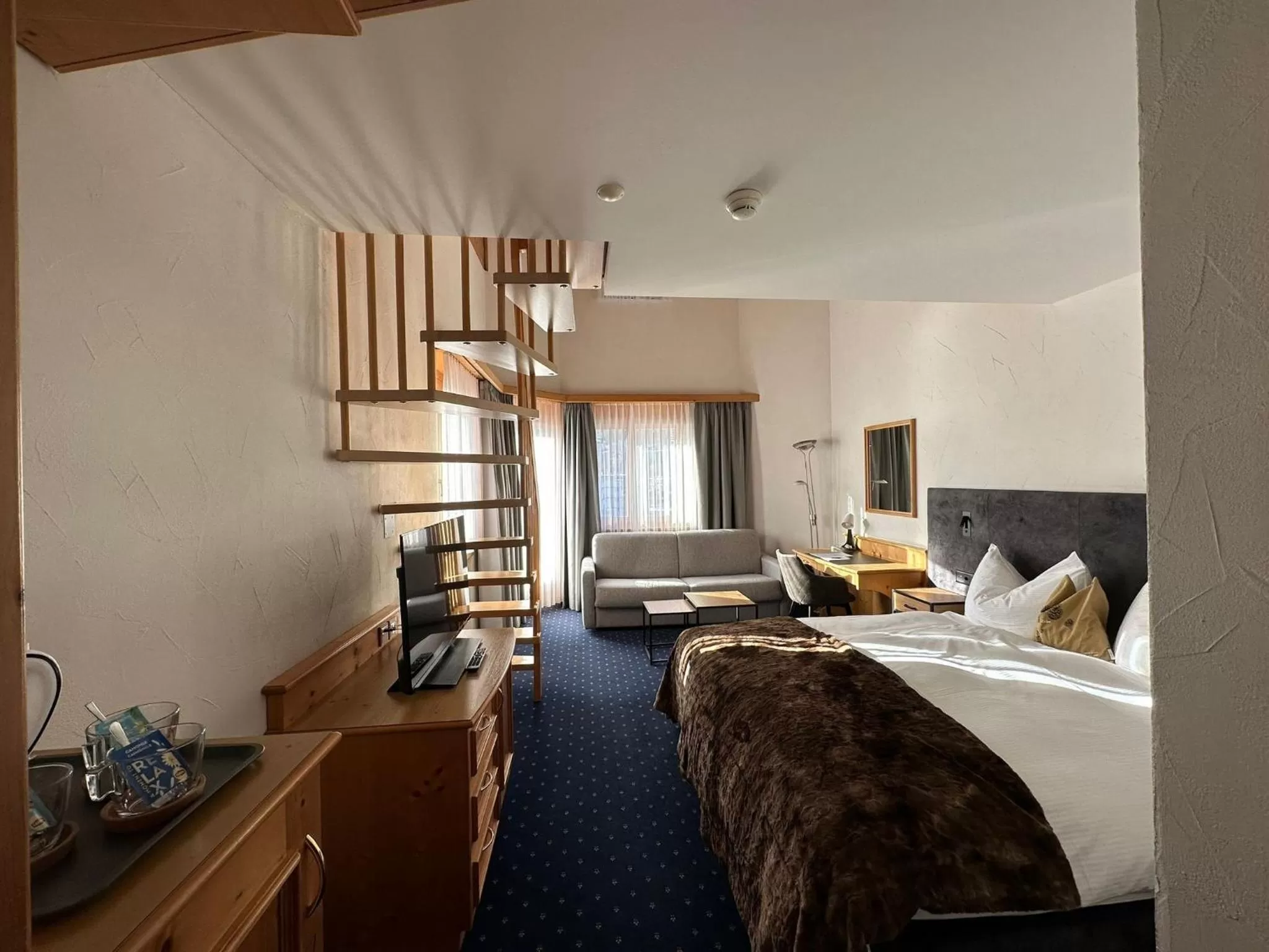 Photo of the whole room, Bed in Hotel Bünda Davos