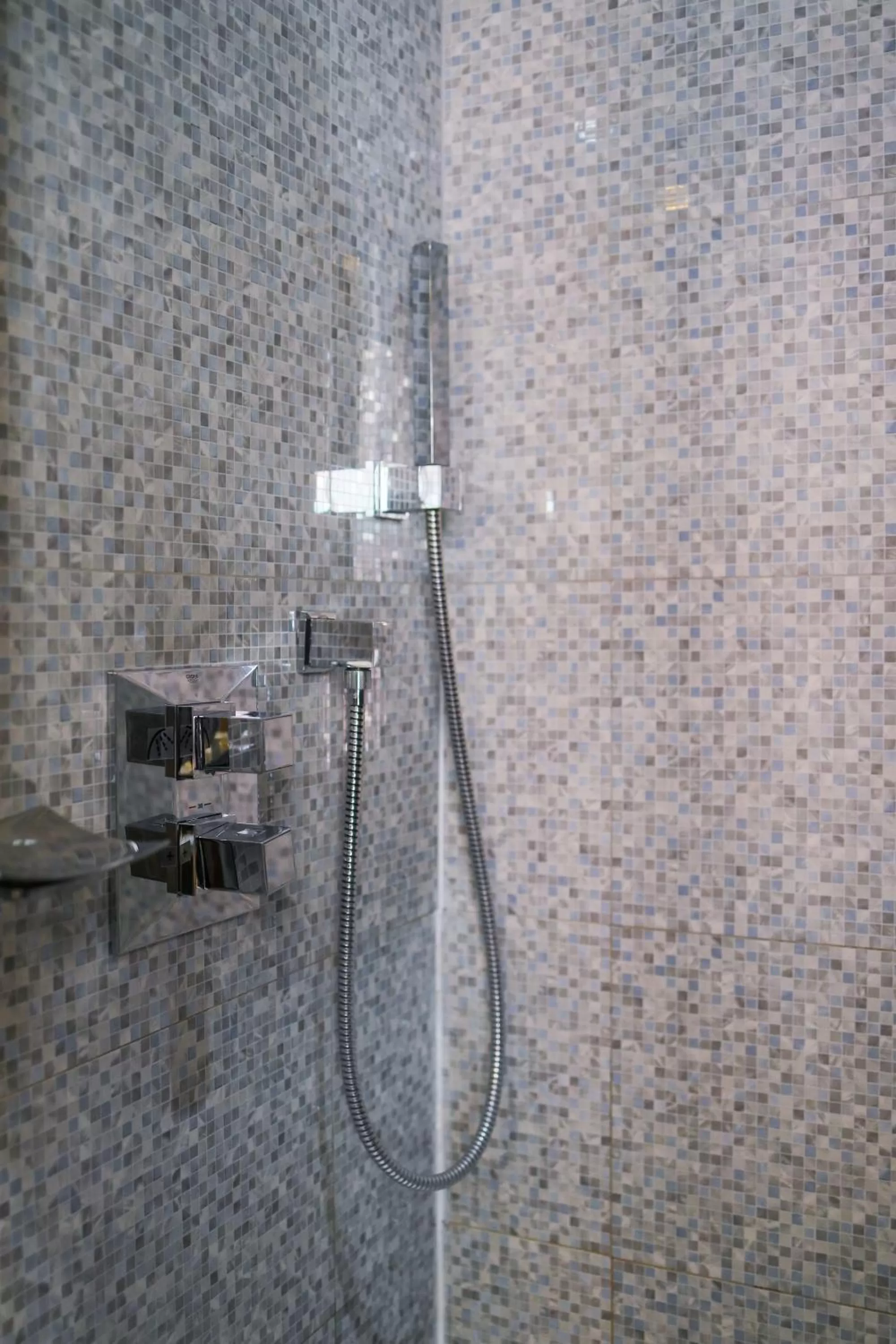 Bathroom in Nice Excelsior Centre ville by HappyCulture