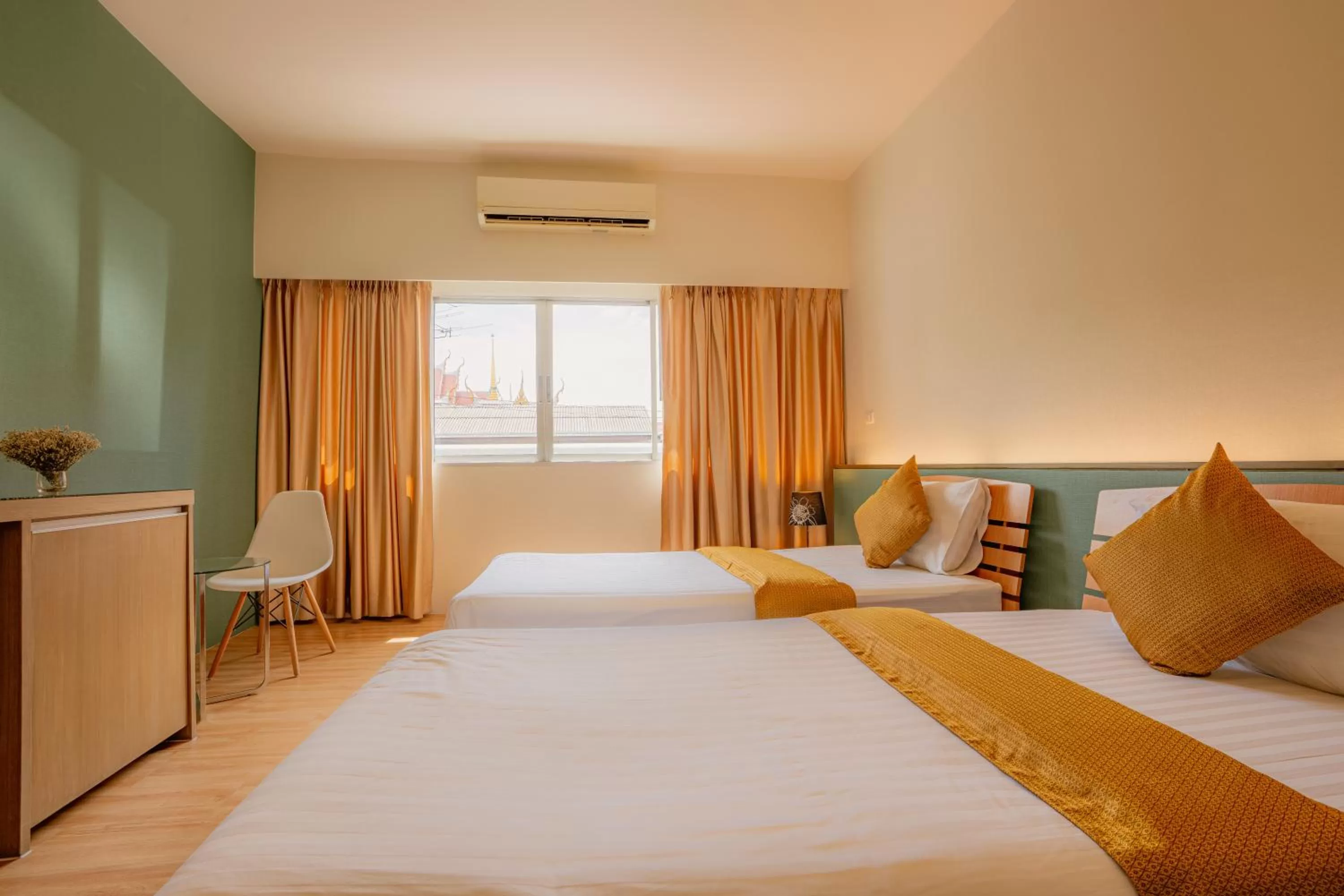 Day, Bed in Peace Land Khaosan