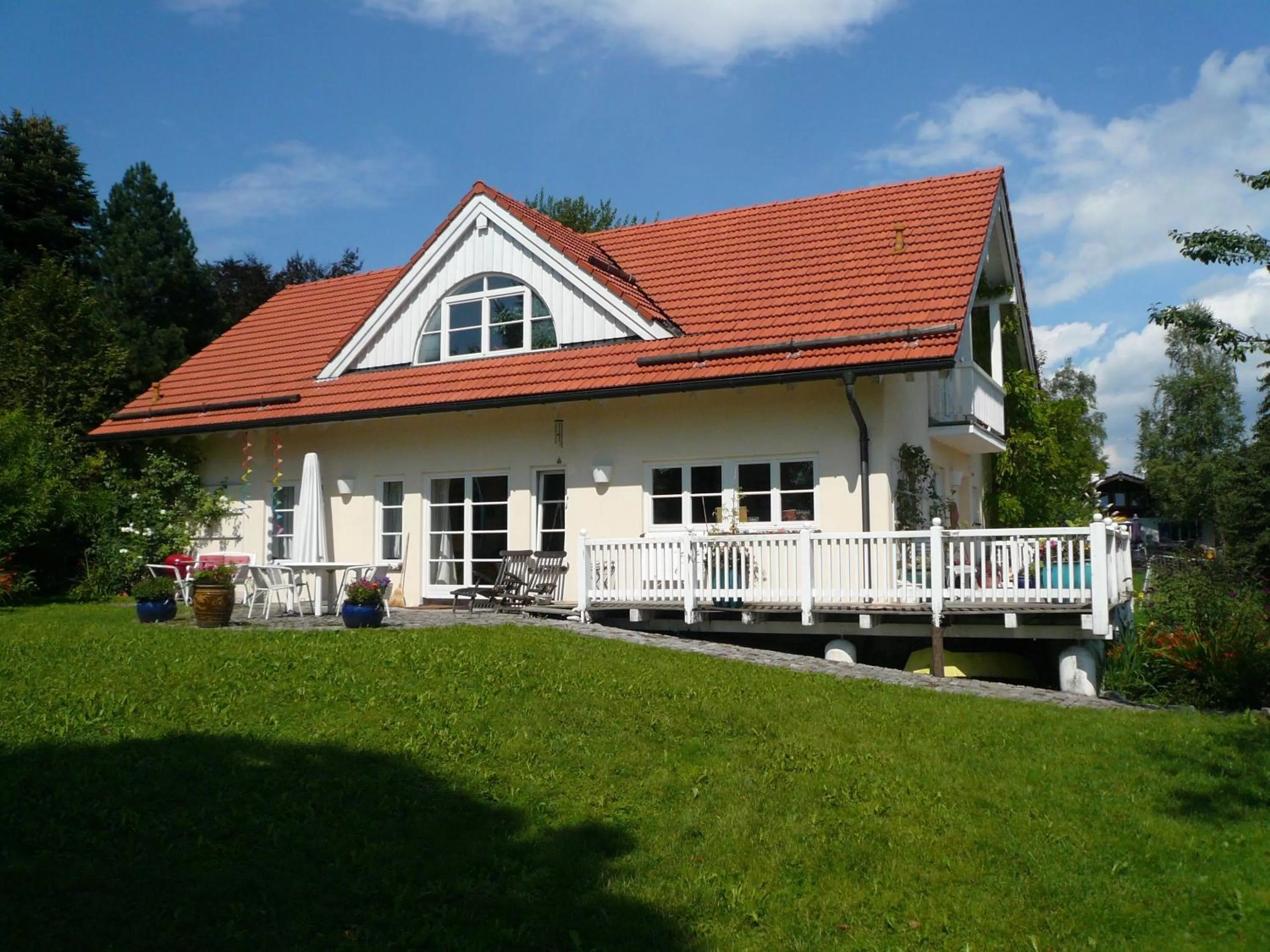 Facade/entrance, Property Building in Bed and Breakfast Bavaria München