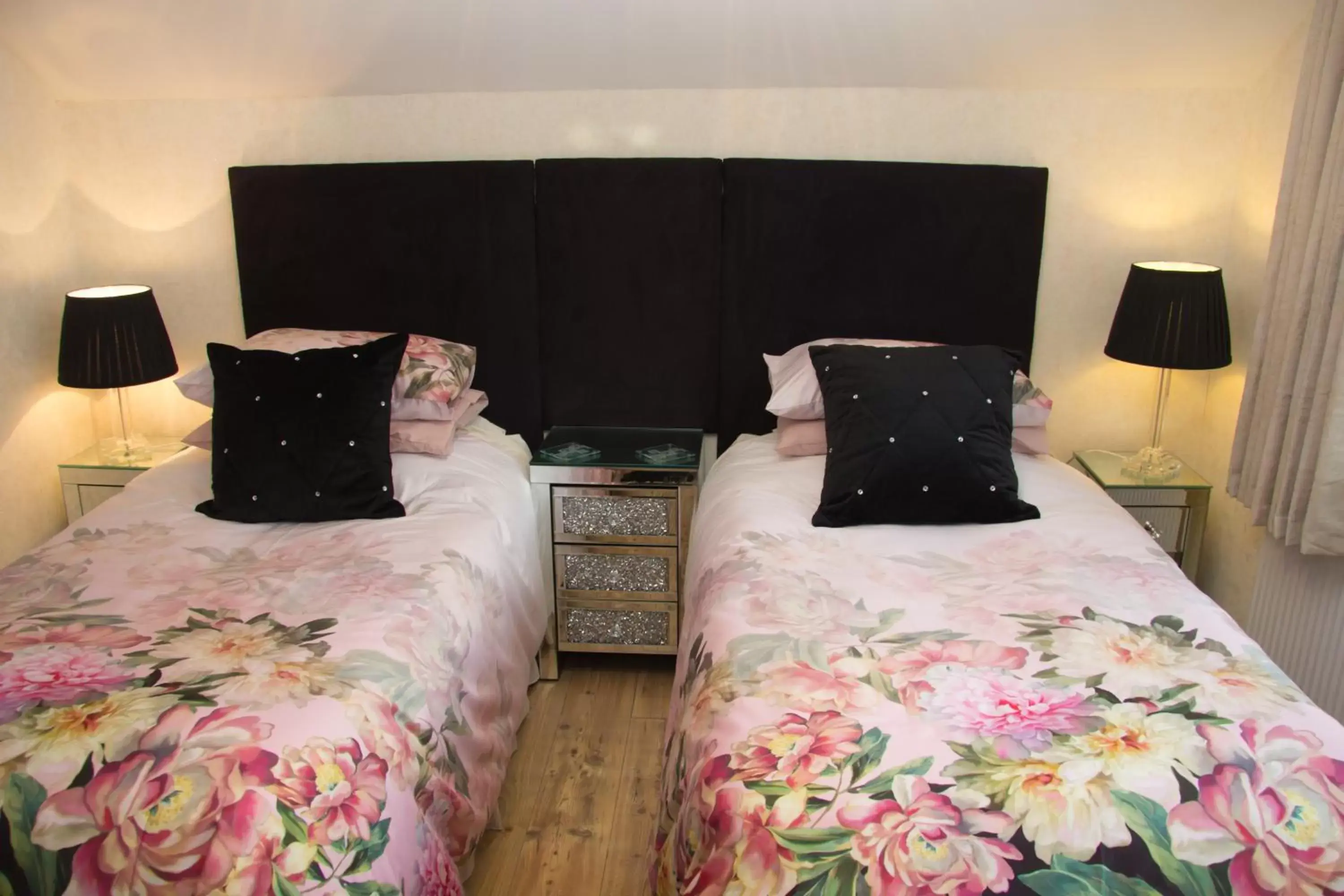 Large Twin Room in Deneview Large Twin Room in Deneview