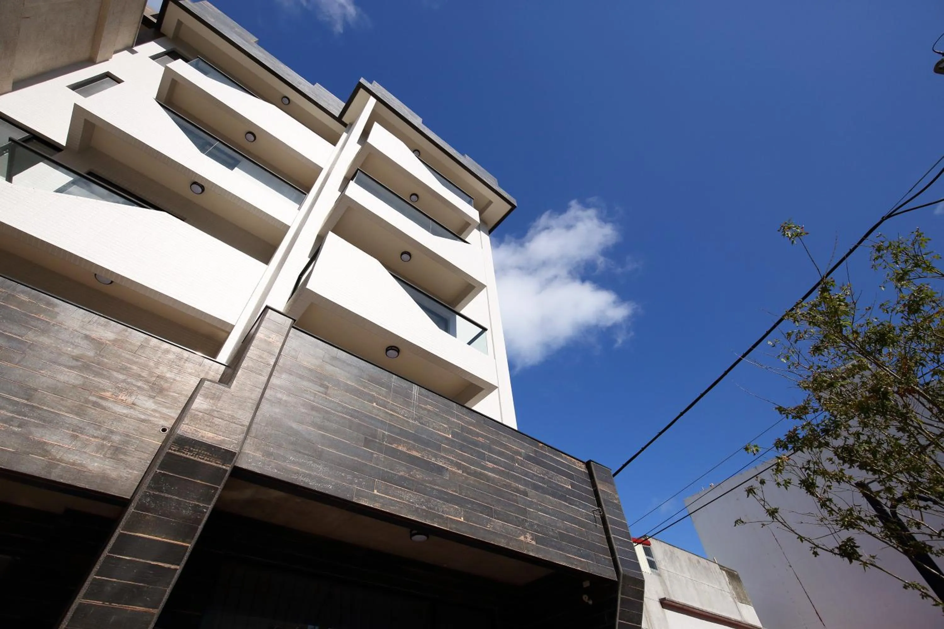 指南針民宿2178 & 工殿民宿2182