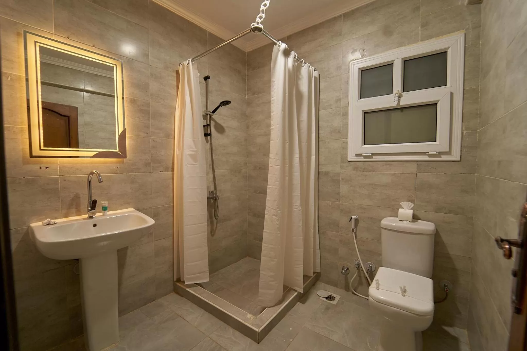 Shower in Gardenia Inn Hotel