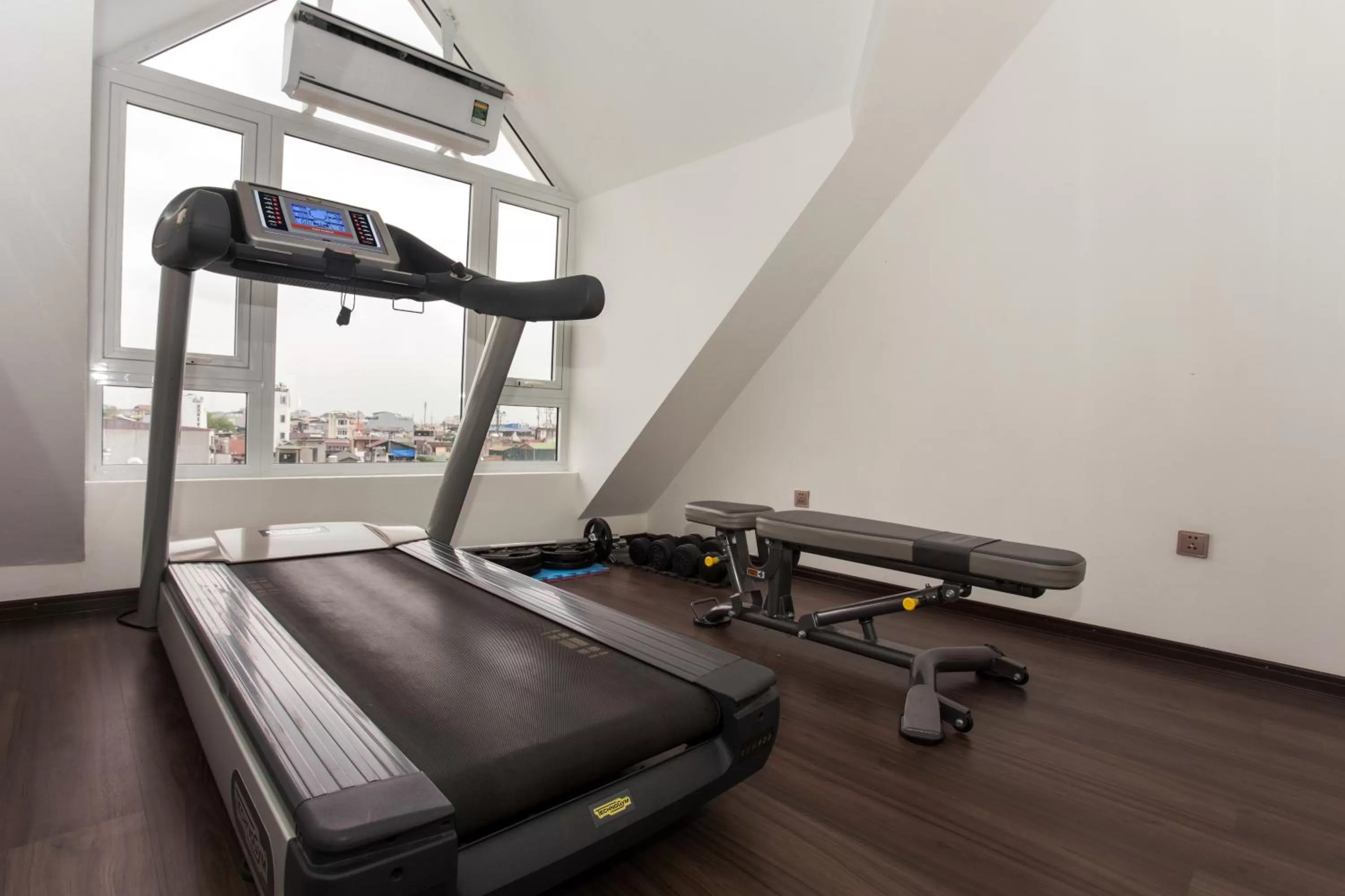 Fitness centre/facilities in Luxury Old Quarter Hotel & Gym