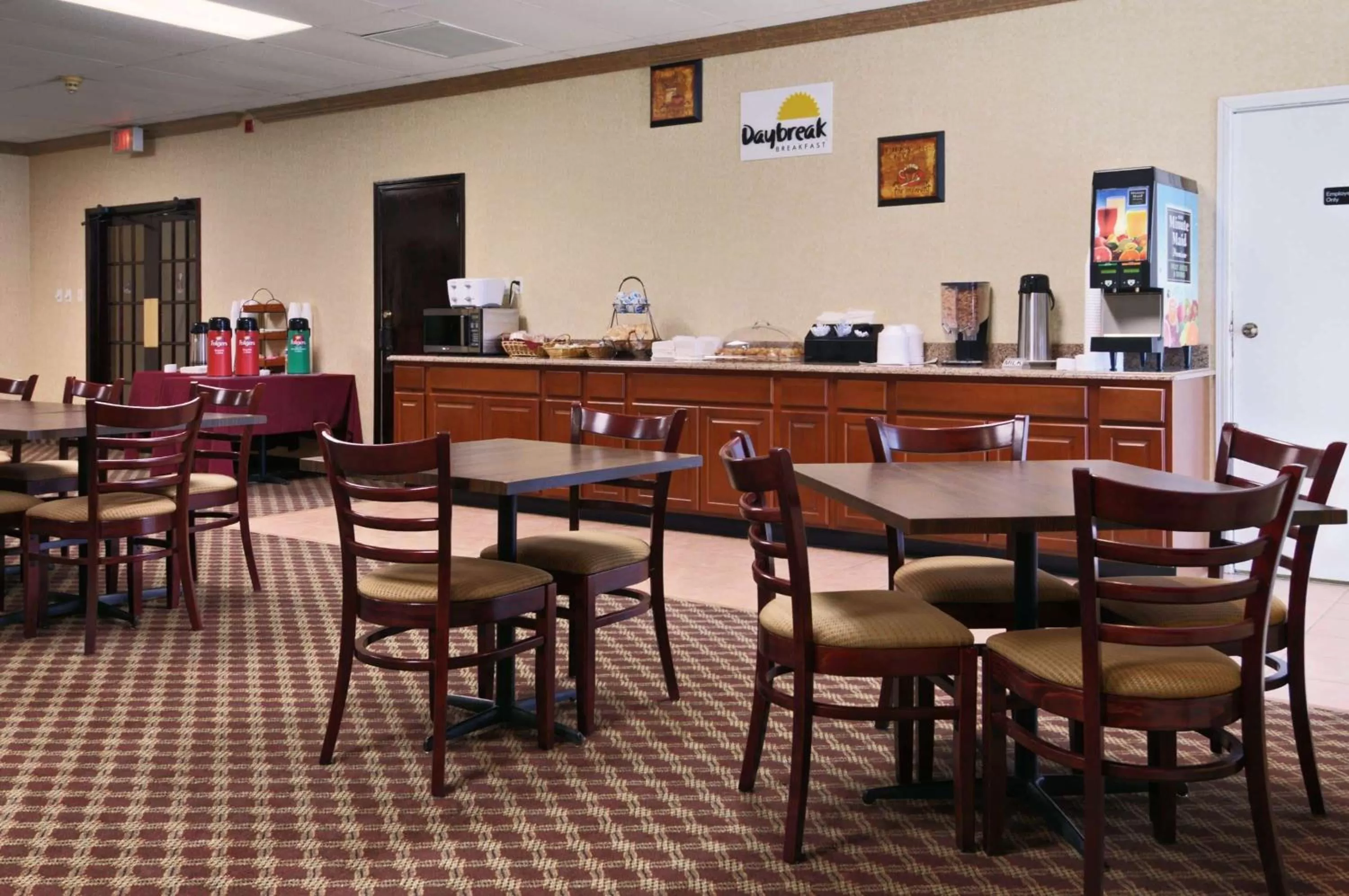 Restaurant/places to eat in Days Inn by Wyndham Conneaut