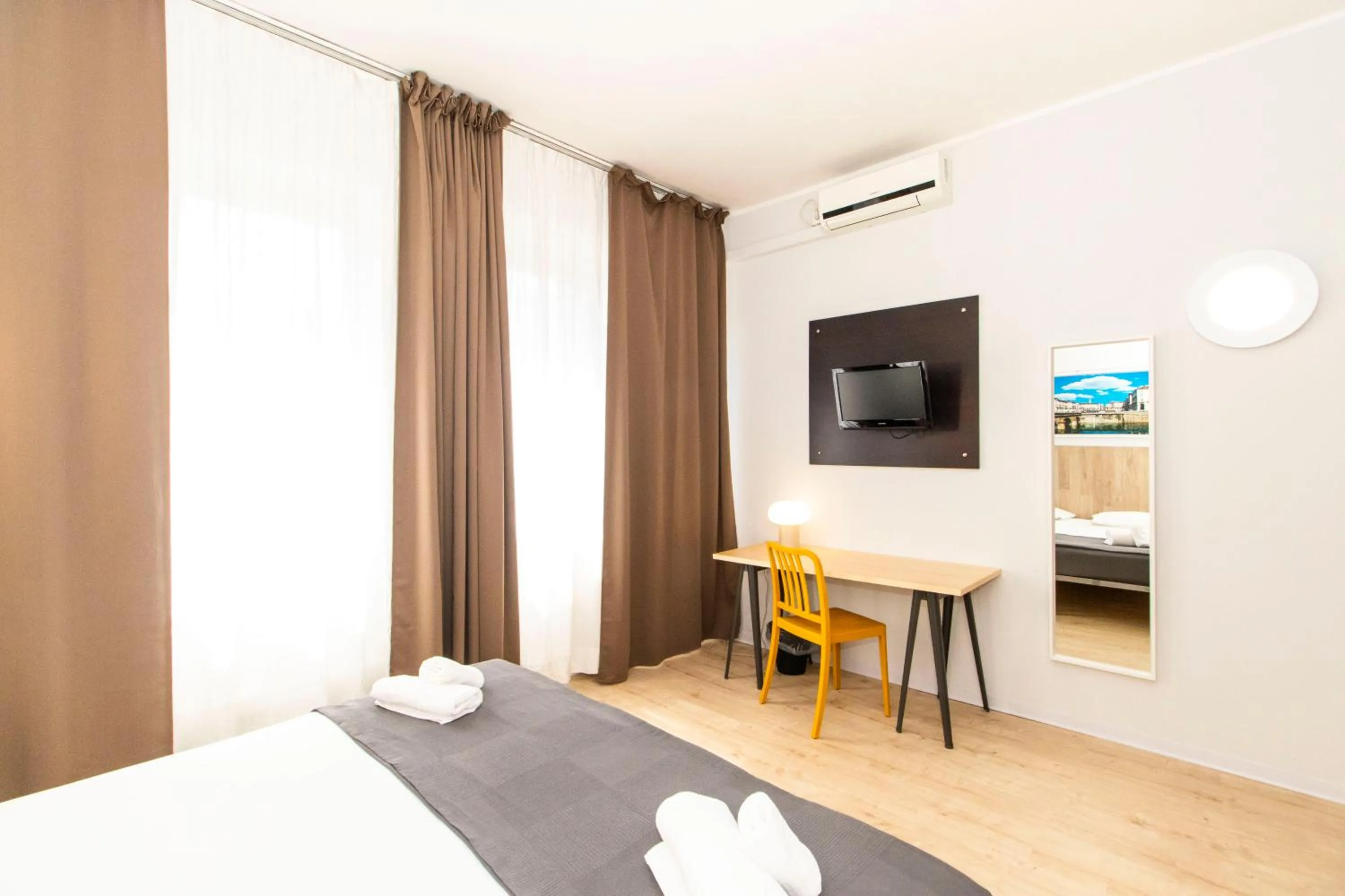 Photo of the whole room, Bed in Hotel Cristallo Torino