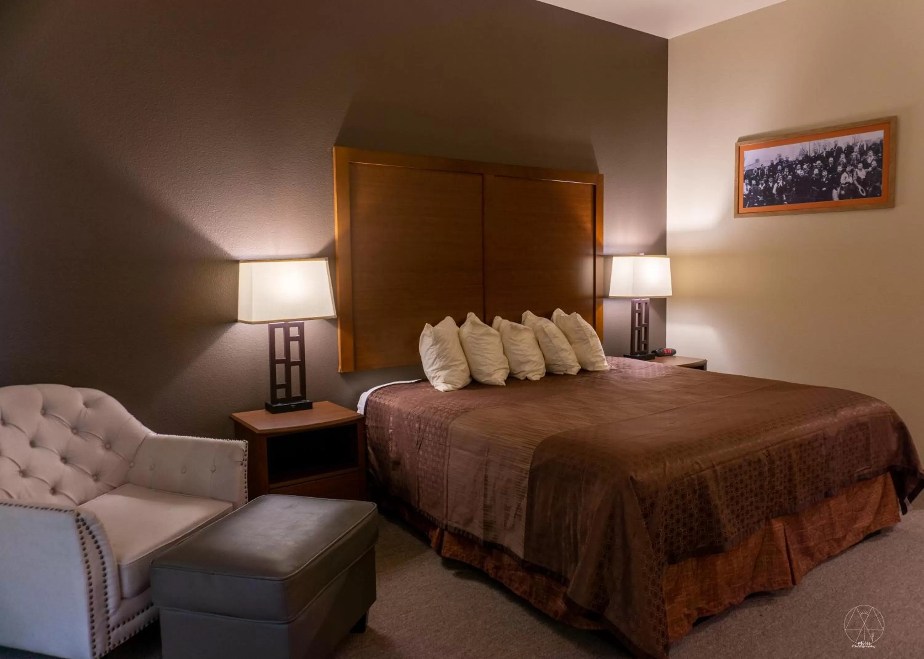 Bed in Newcastle Lodge & Convention Center