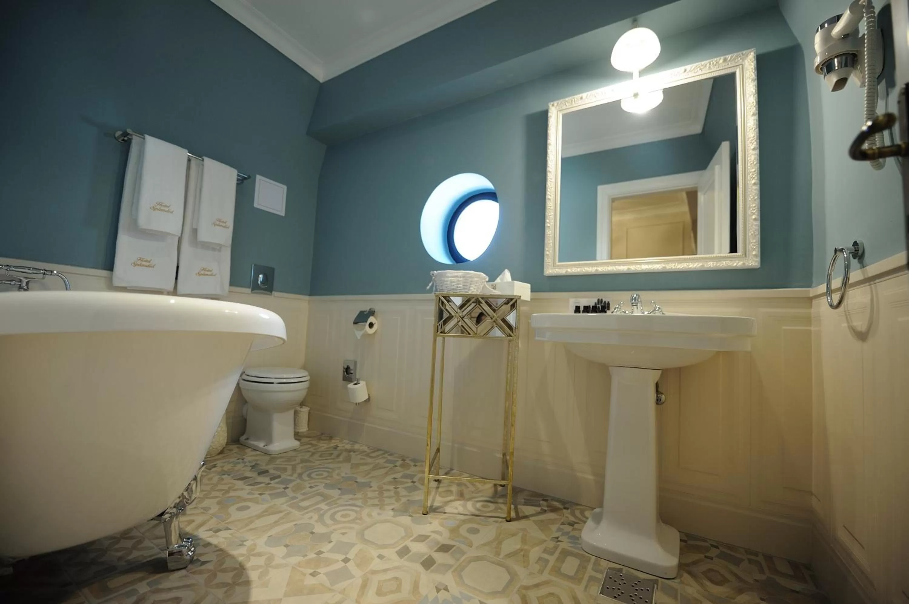 One-Bedroom Suite in Hotel Splendid 1900