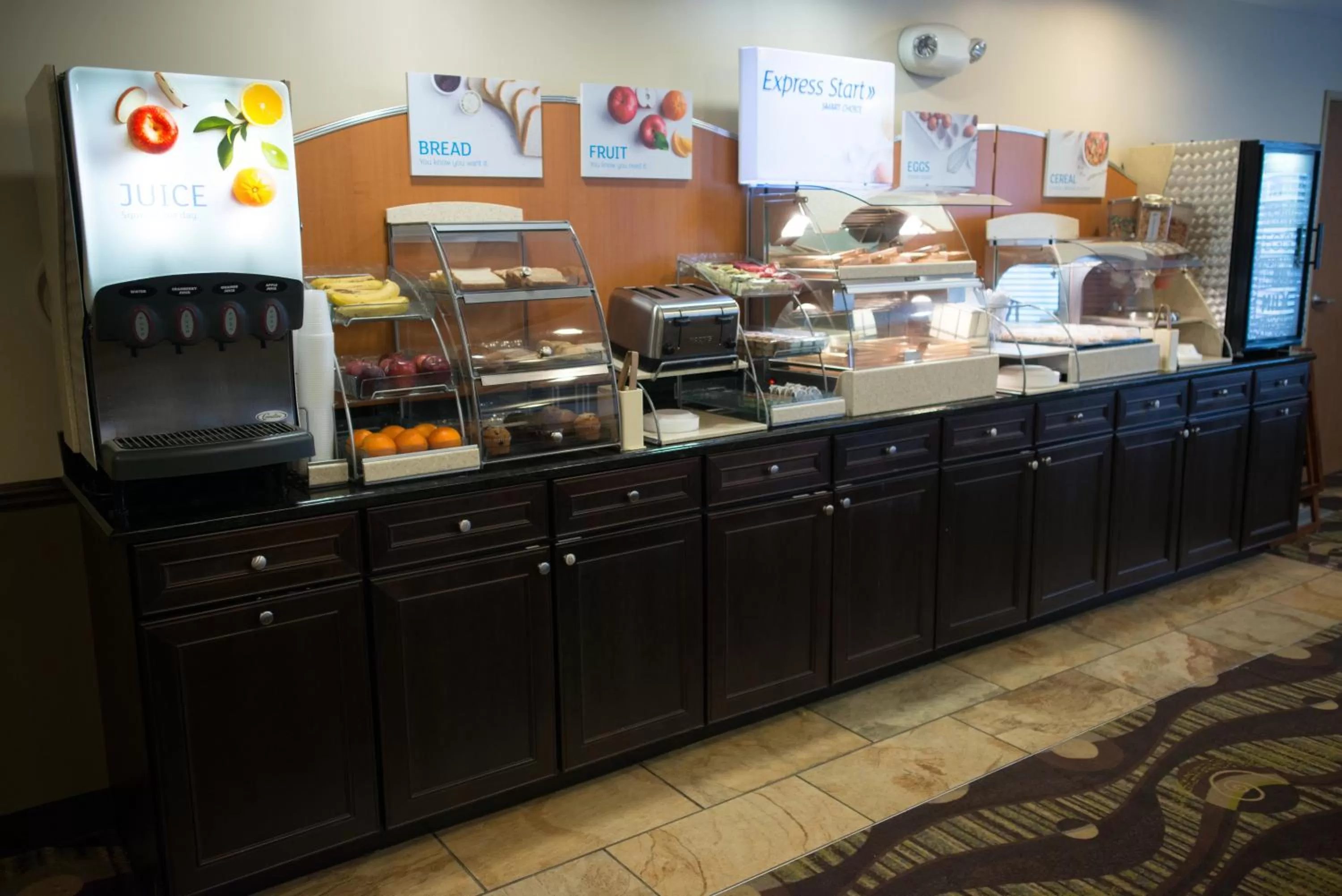 Breakfast in Holiday Inn Express & Suites Northwood by IHG