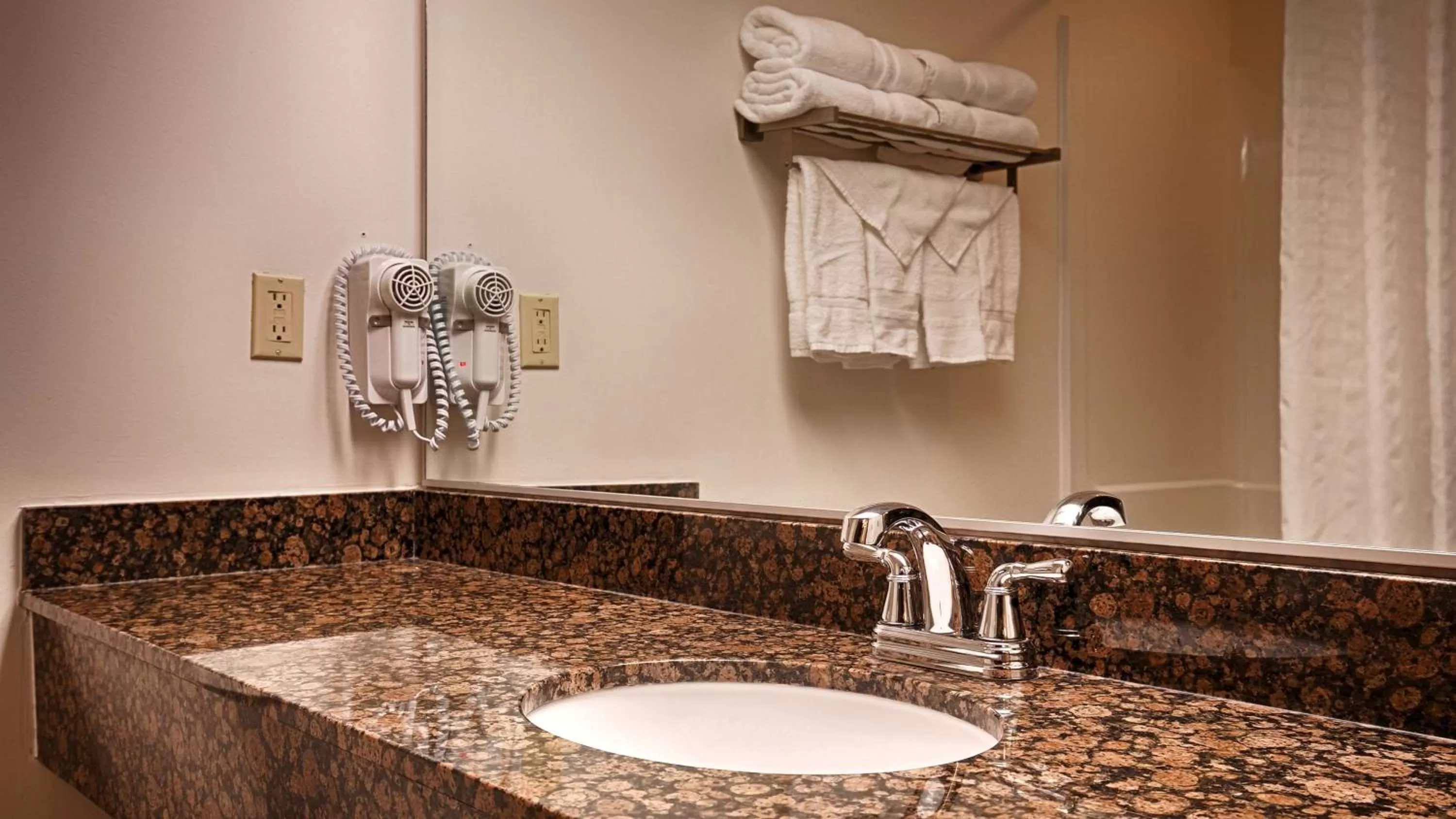 Bathroom in Best Western Gas City