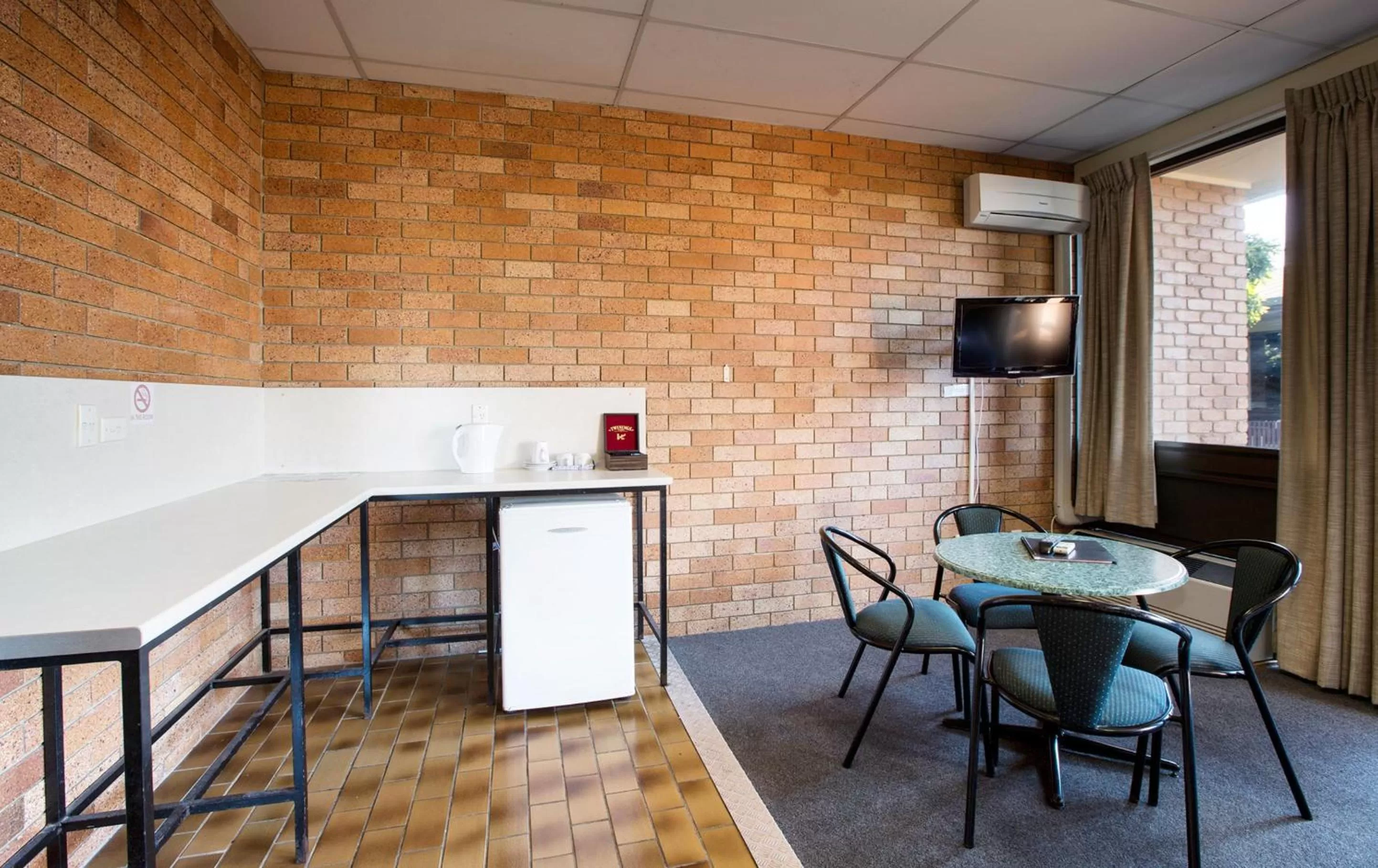 Kitchen or kitchenette in Villa Noosa Hotel