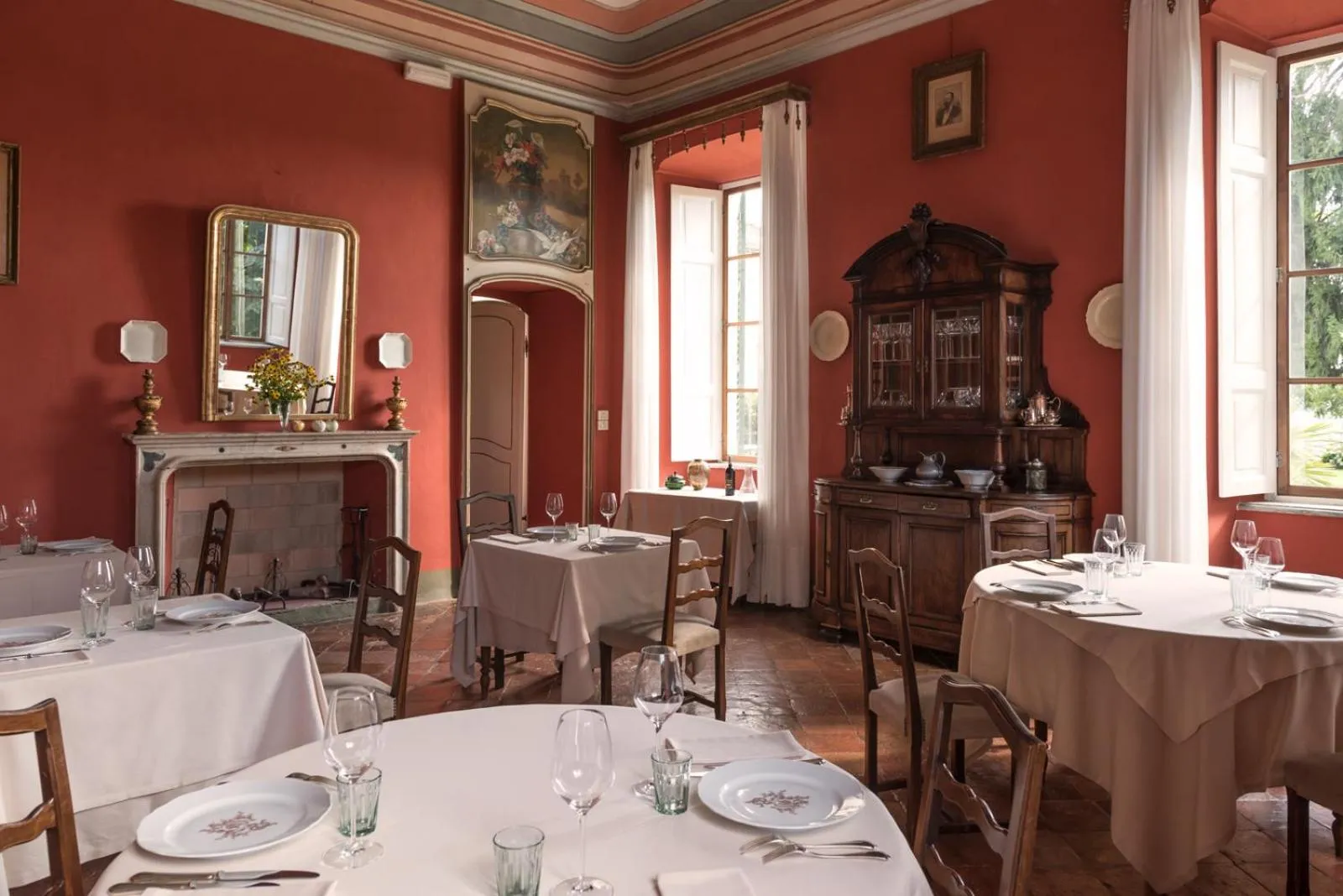 Restaurant/places to eat in Albergo Real Castello