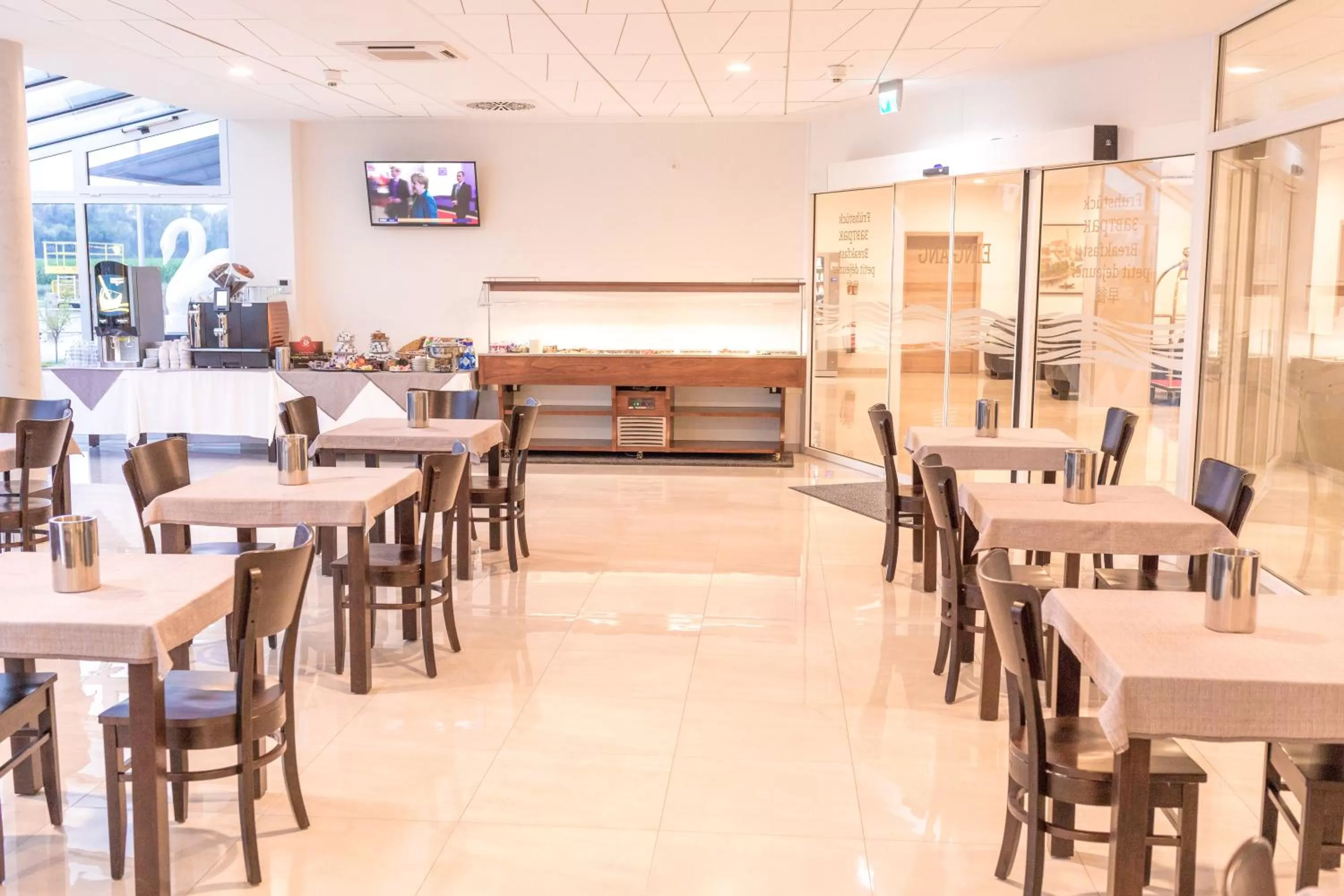 Breakfast, Restaurant/Places to Eat in Stadthotel Donauwörth