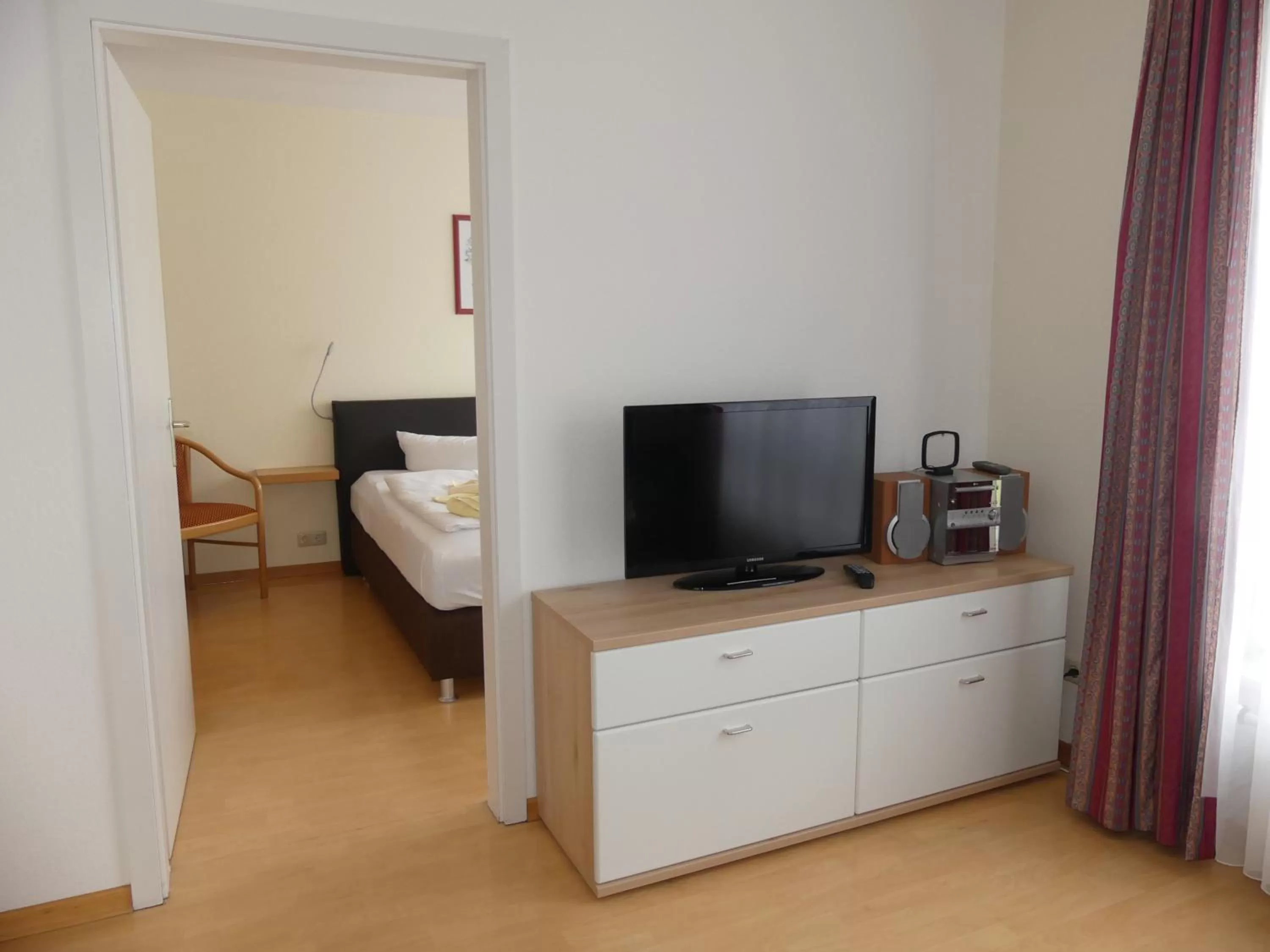 Photo of the whole room, TV/Entertainment Center in Apartmenthaus Binzer Sterne