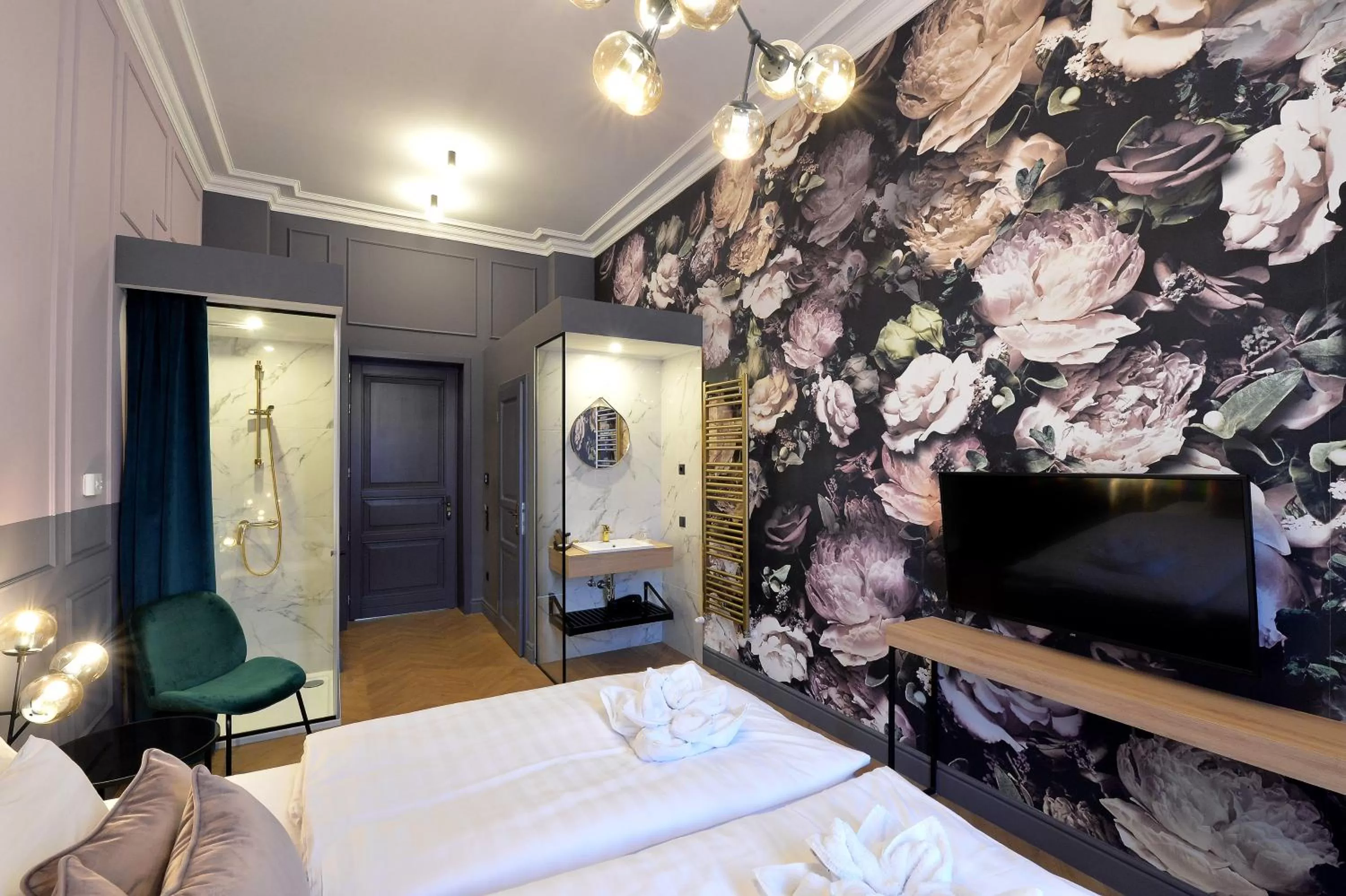 Photo of the whole room, TV/Entertainment Center in 1552 Boutique Hotel