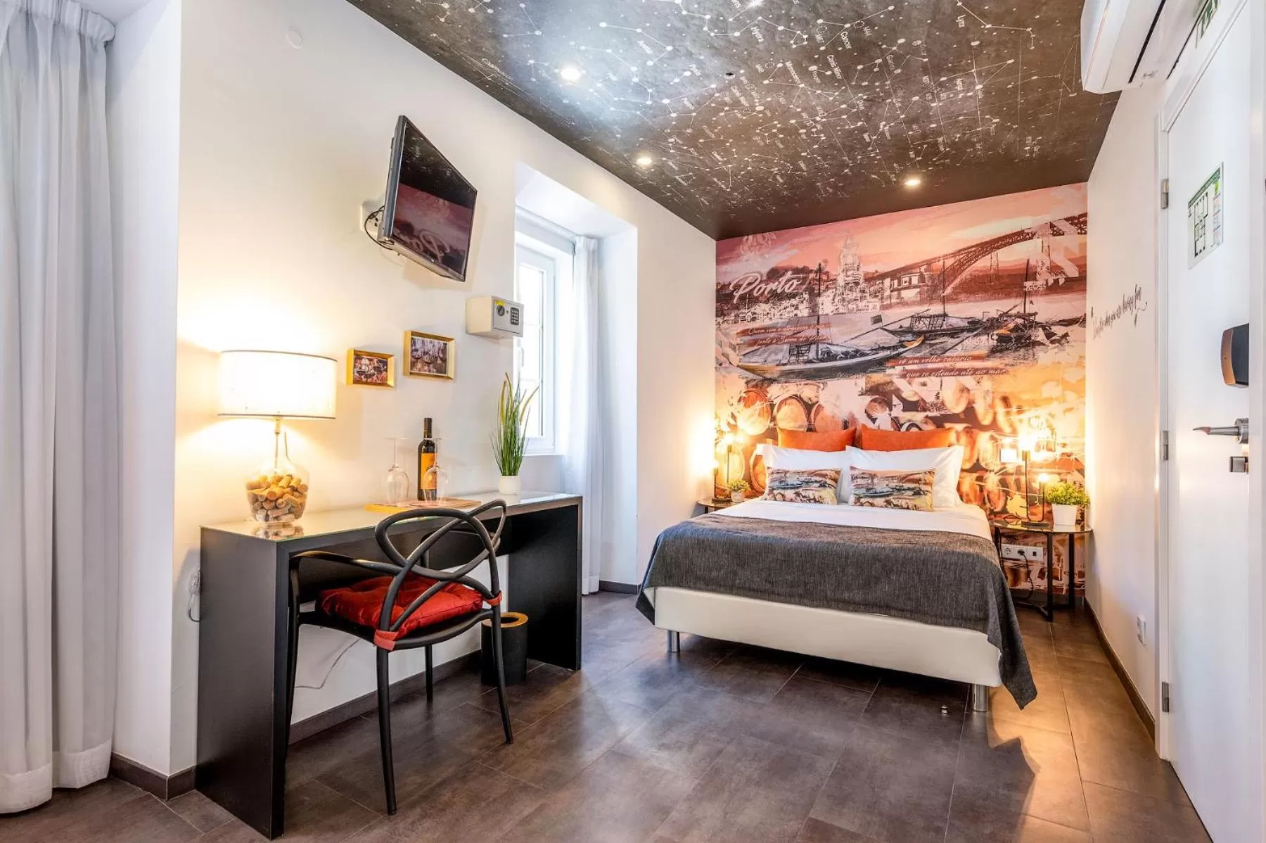 Photo of the whole room, Bed in Lisbon Wine House - Rooms & Suites