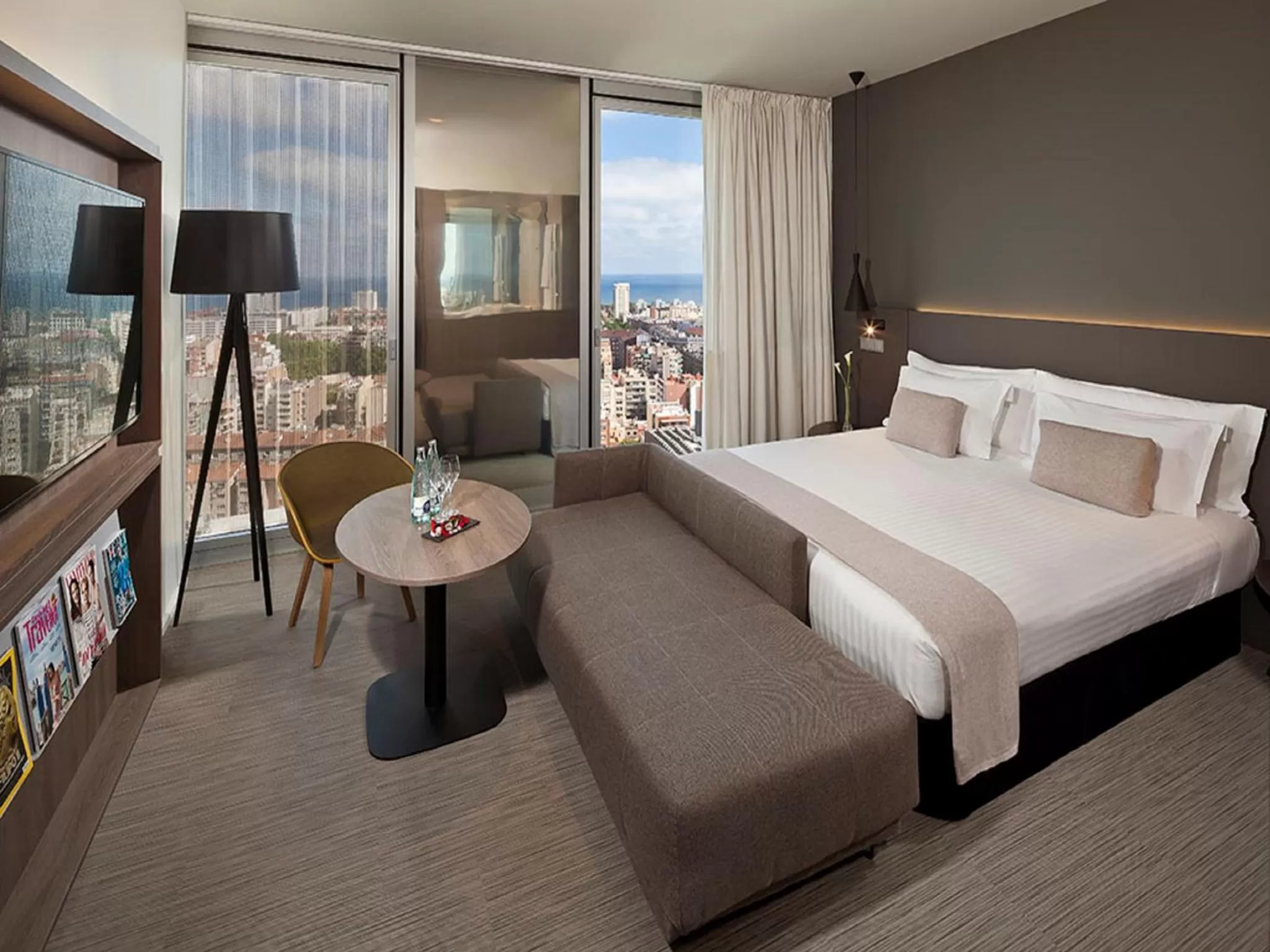 Photo of the whole room, Bed in Melia Barcelona Sky 4* Sup