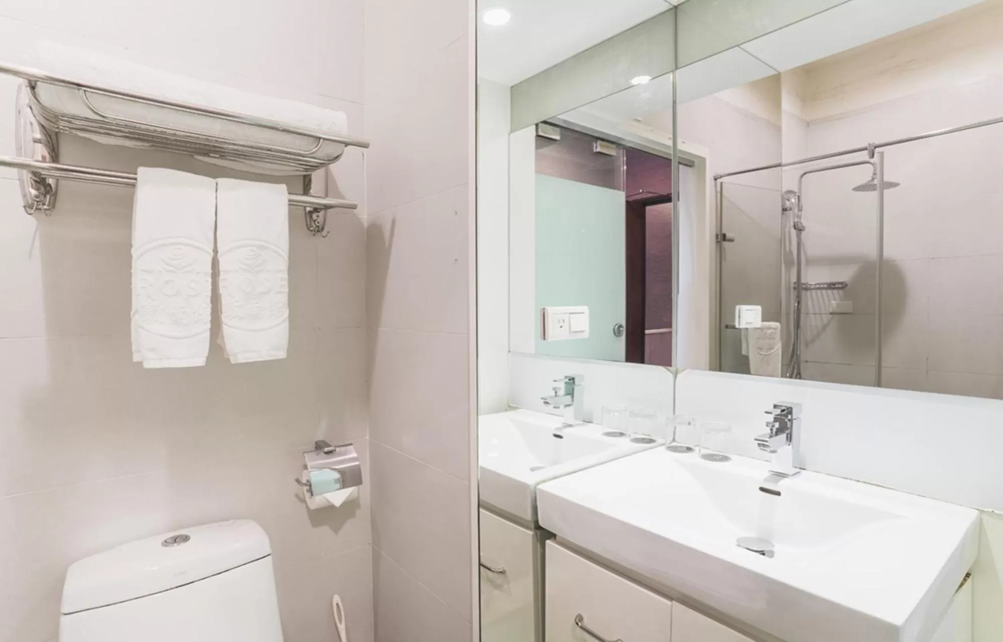 Shower in Royal Rose Hotel Taipei Station