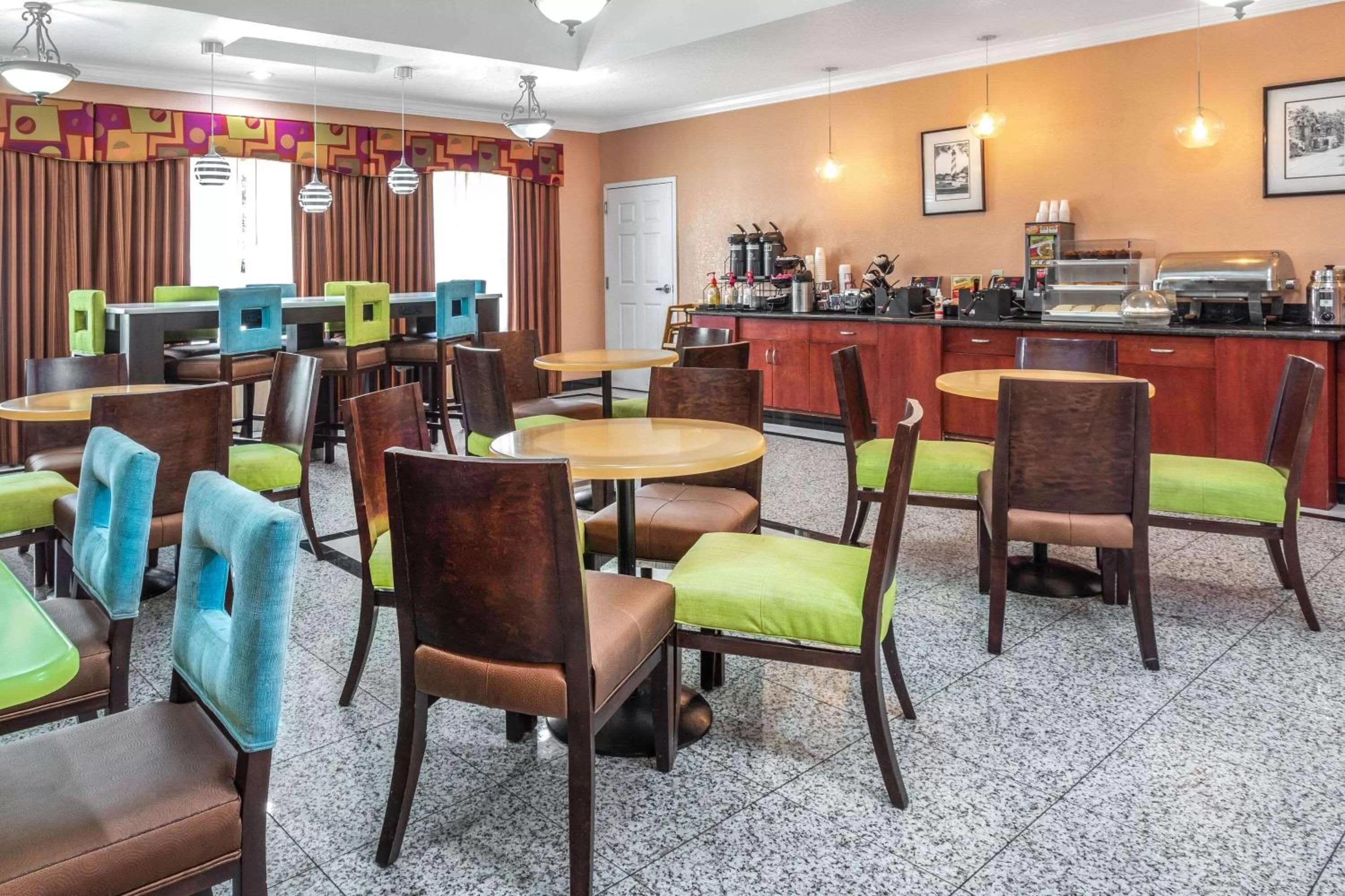 Restaurant/Places to Eat in La Quinta Inn & Suites by Wyndham St. Augustine