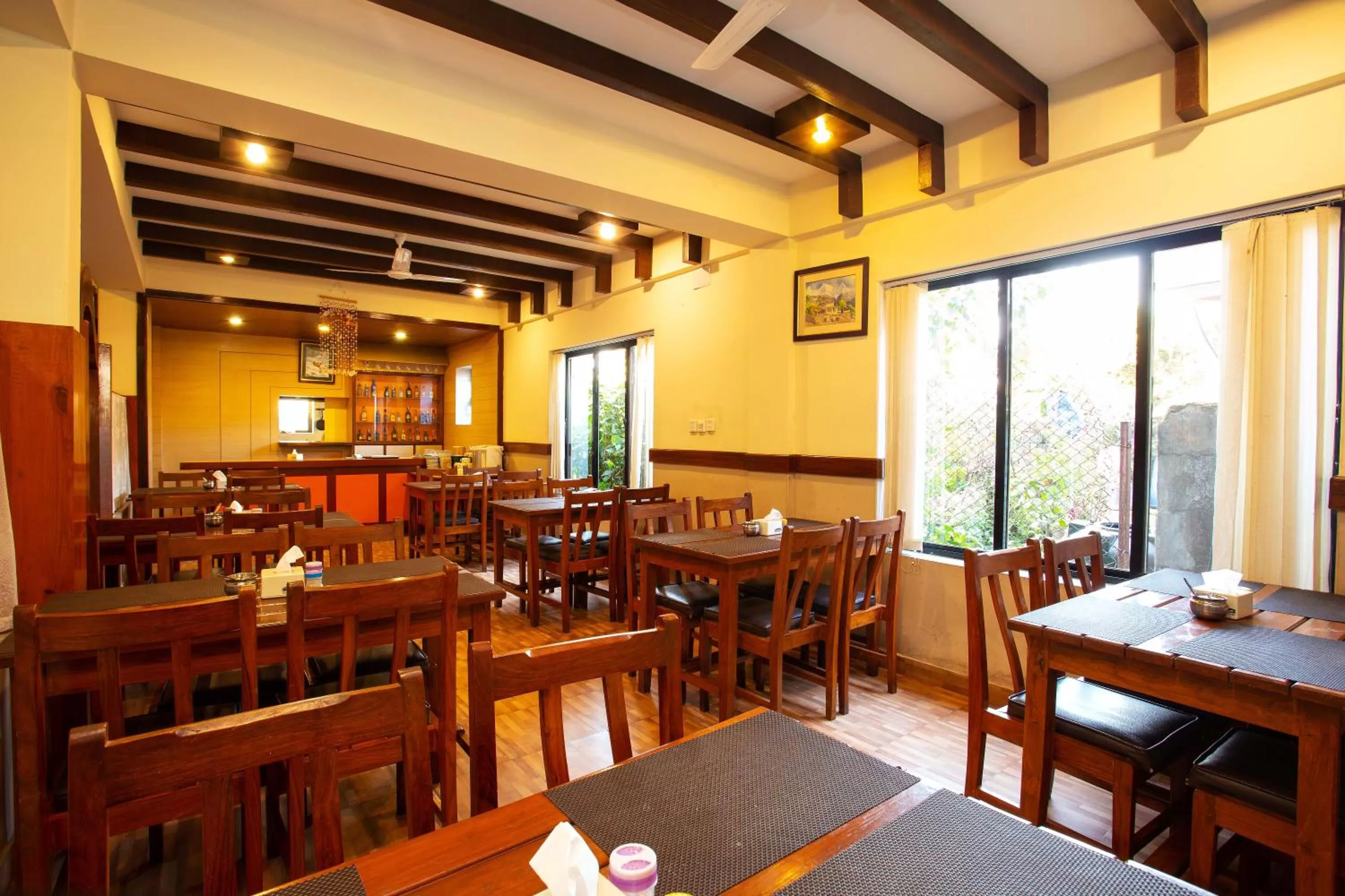 Restaurant/places to eat in Hotel Orchid