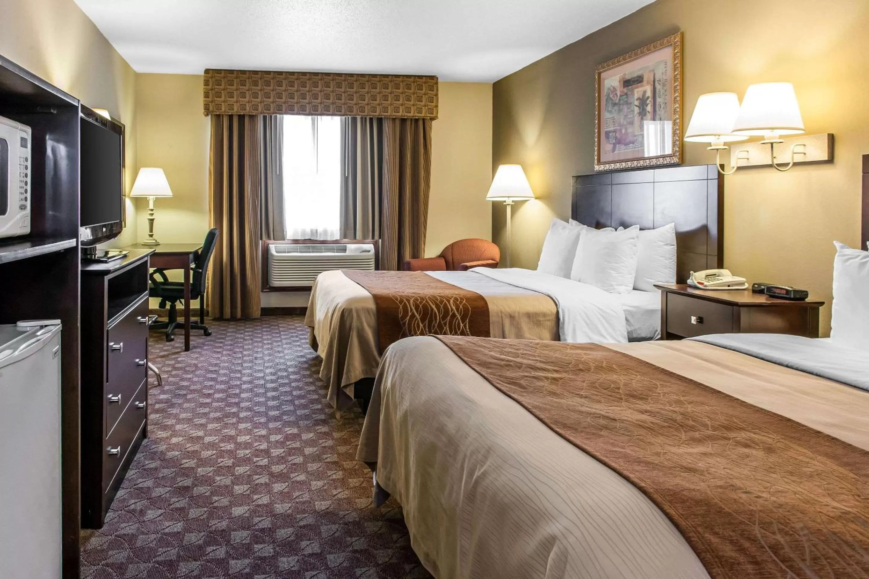 Photo of the whole room, Bed in Quality Inn Defiance