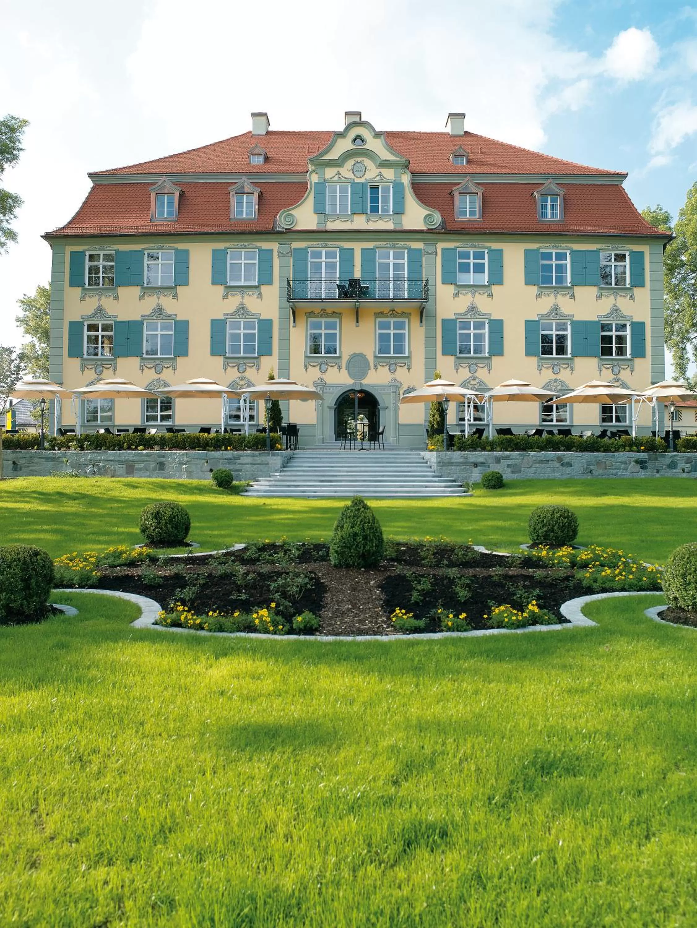 Property building in Schloss Neutrauchburg
