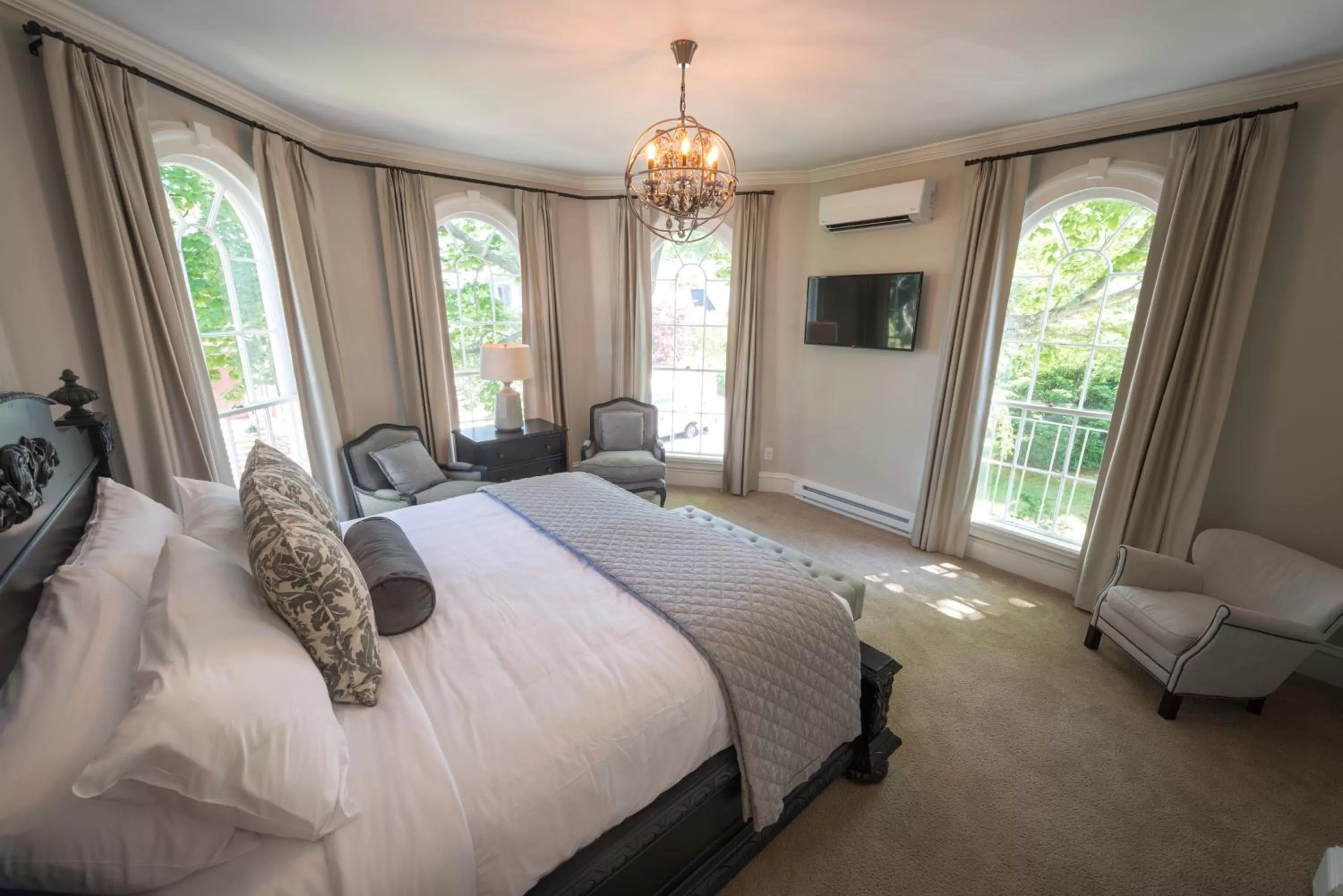 Bed in Serenity Inn Newport