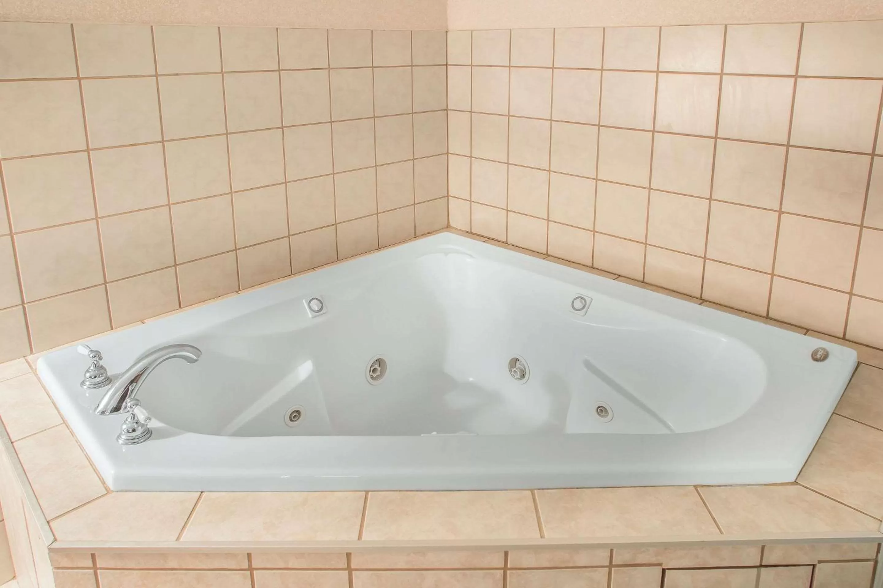 Photo of the whole room in Rodeway Inn Bedford