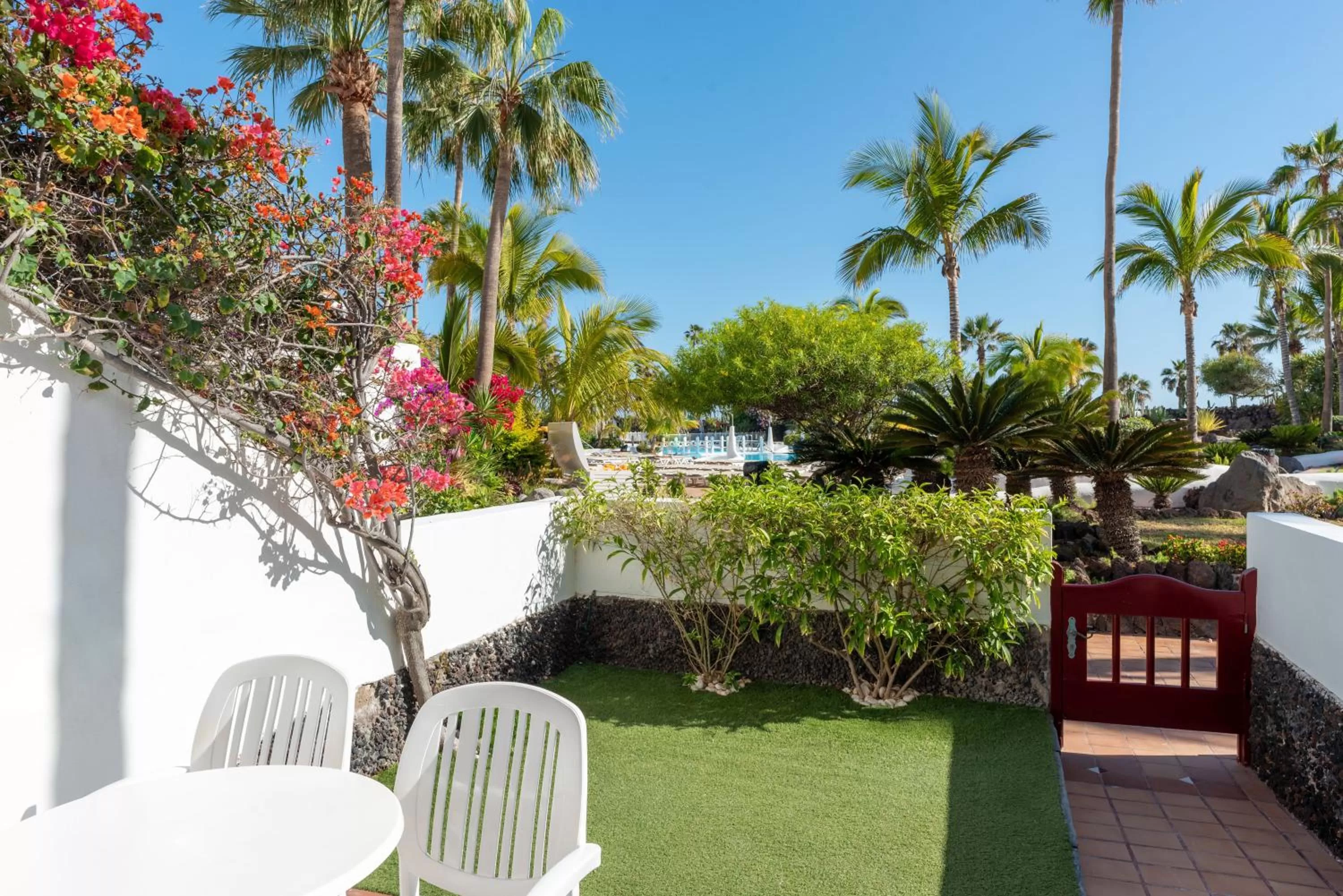 Garden in Parque Santiago IV Official