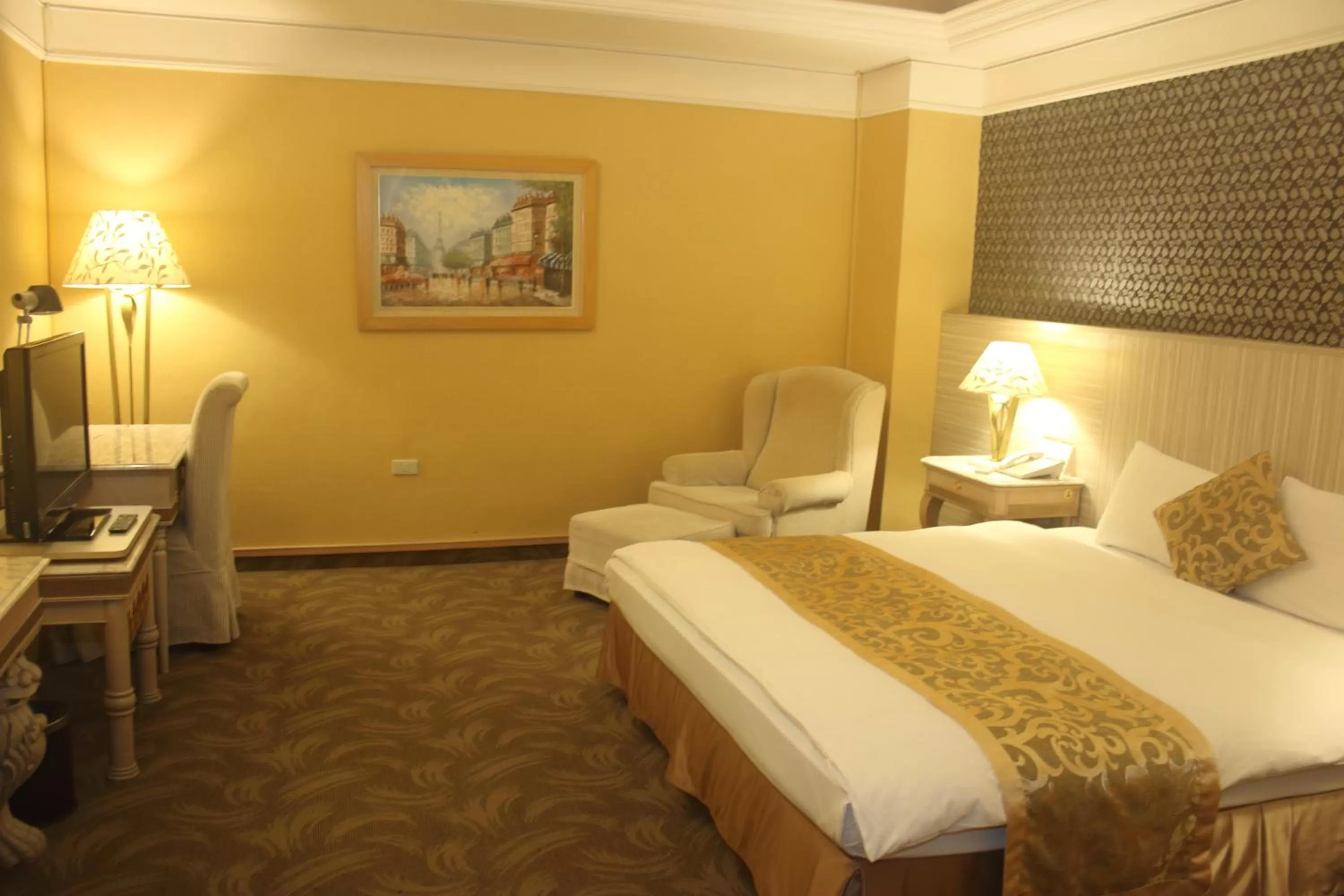 Photo of the whole room, Bed in F Hotel - Taichung