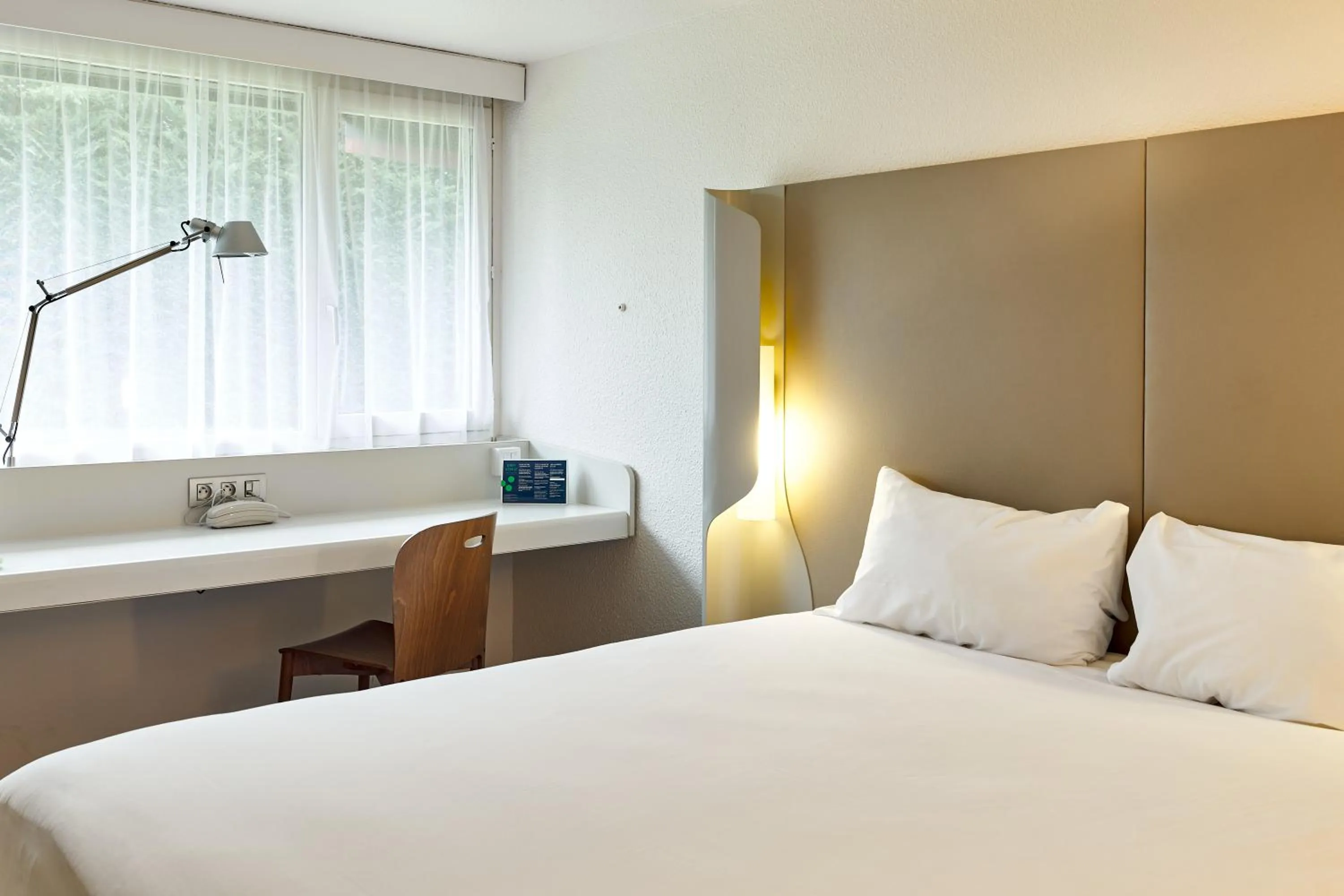 Bed in Campanile NATURE - Villennes sur Seine Poissy