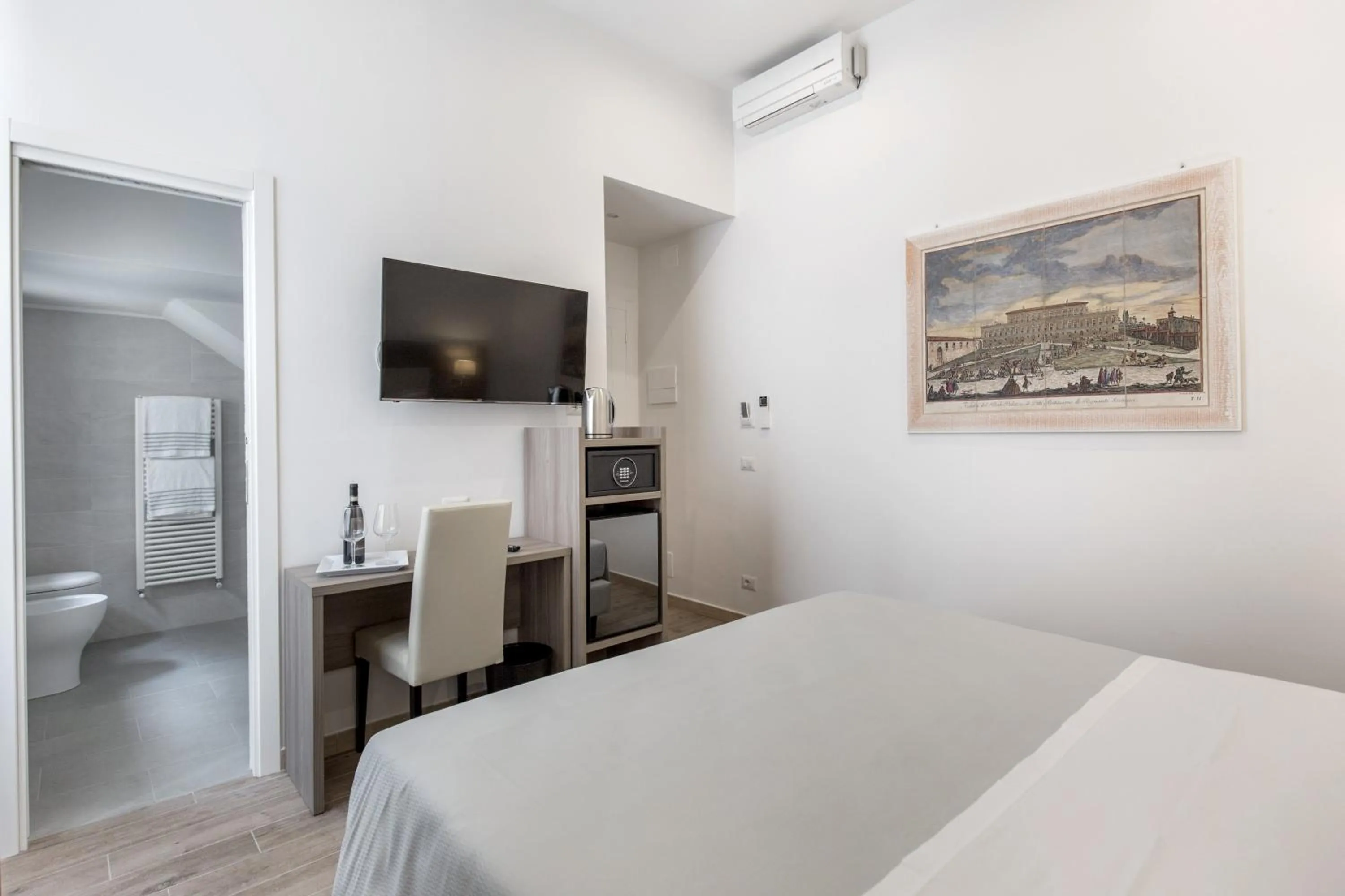 TV and multimedia, Bed in Apollo Guest House