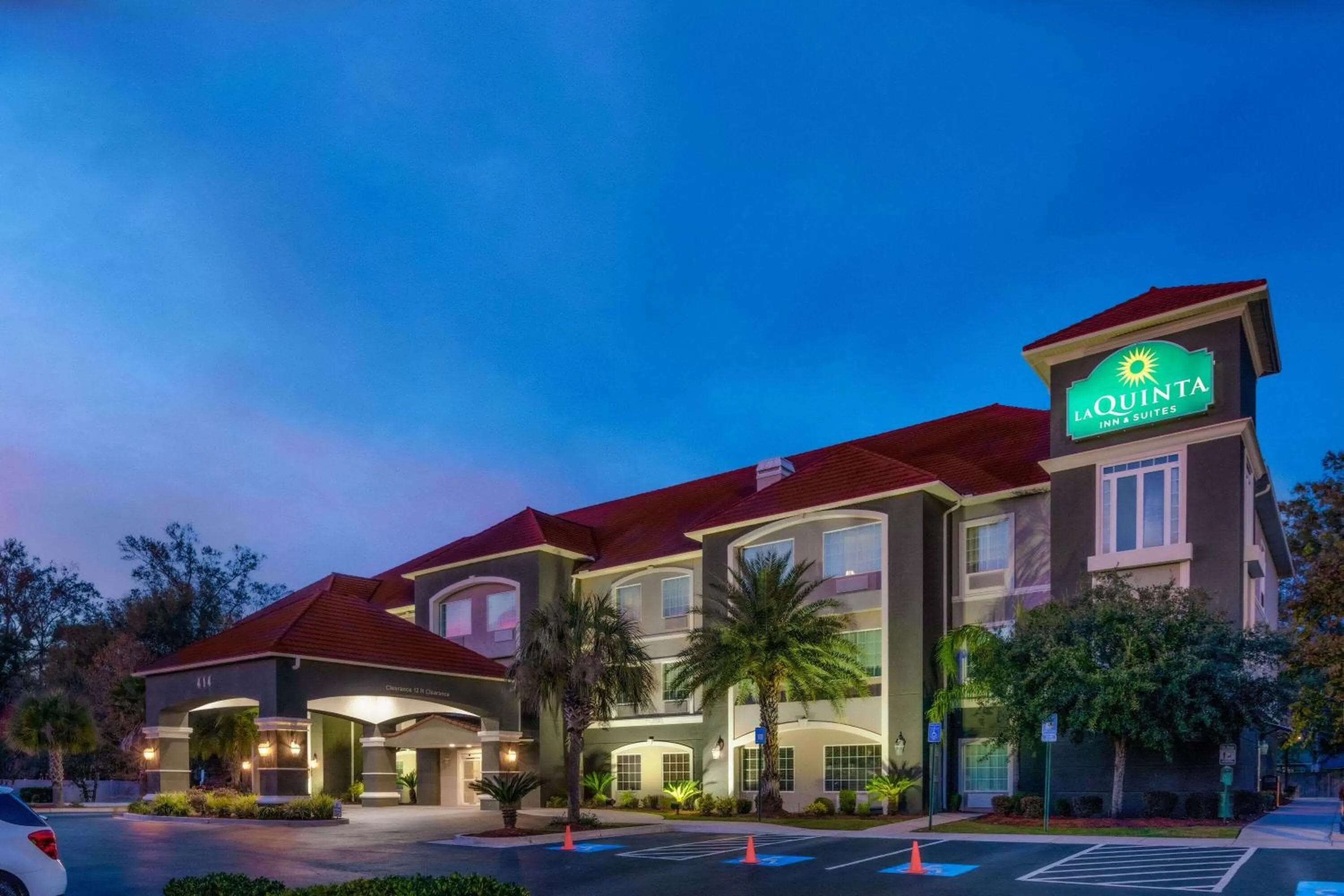 Property building in La Quinta by Wyndham Savannah Airport - Pooler