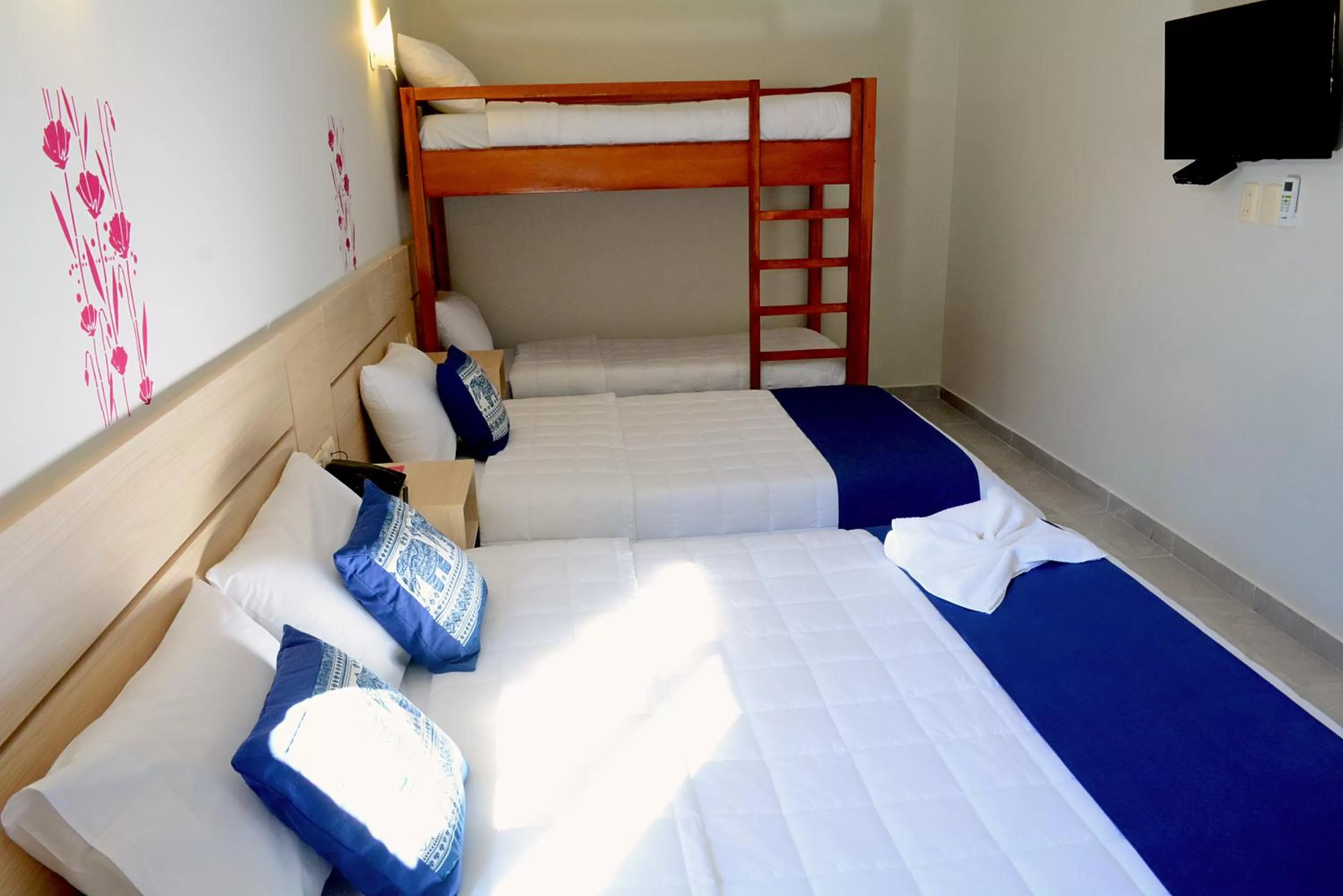 Bedroom, Bunk Bed in Mandala Hotel