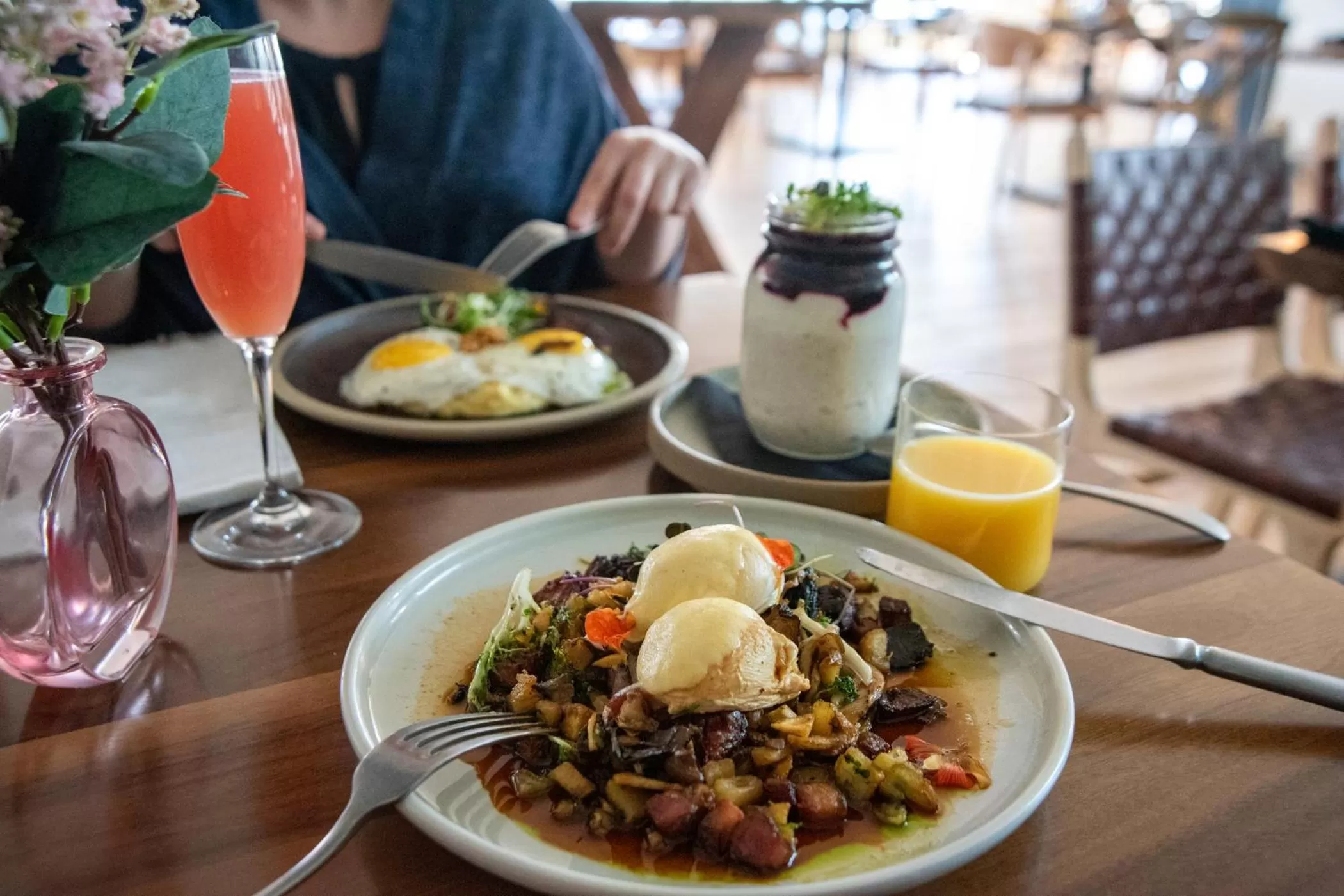 Restaurant/places to eat in The Crimson Jasper