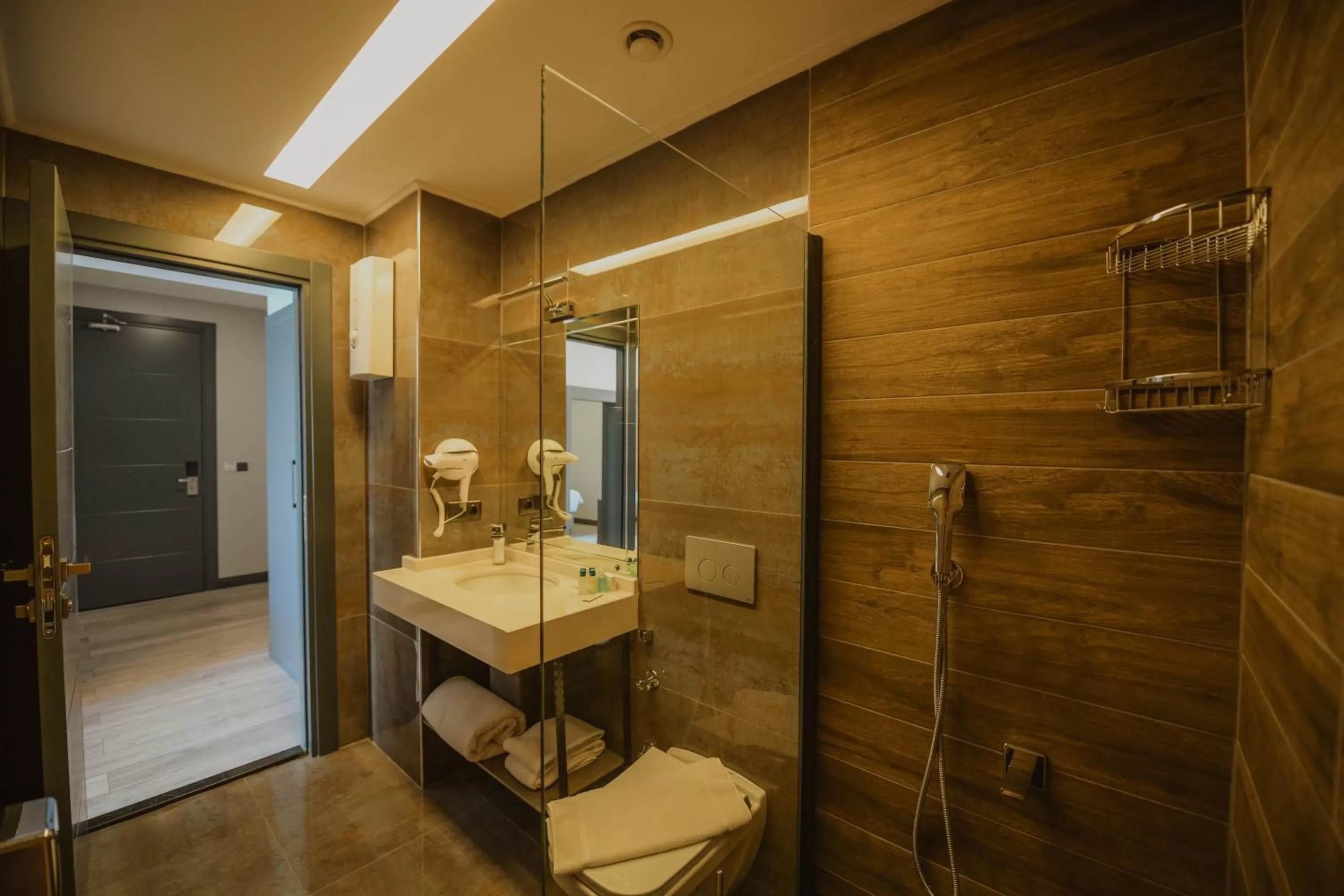 Shower in Peerless Villas Hotel