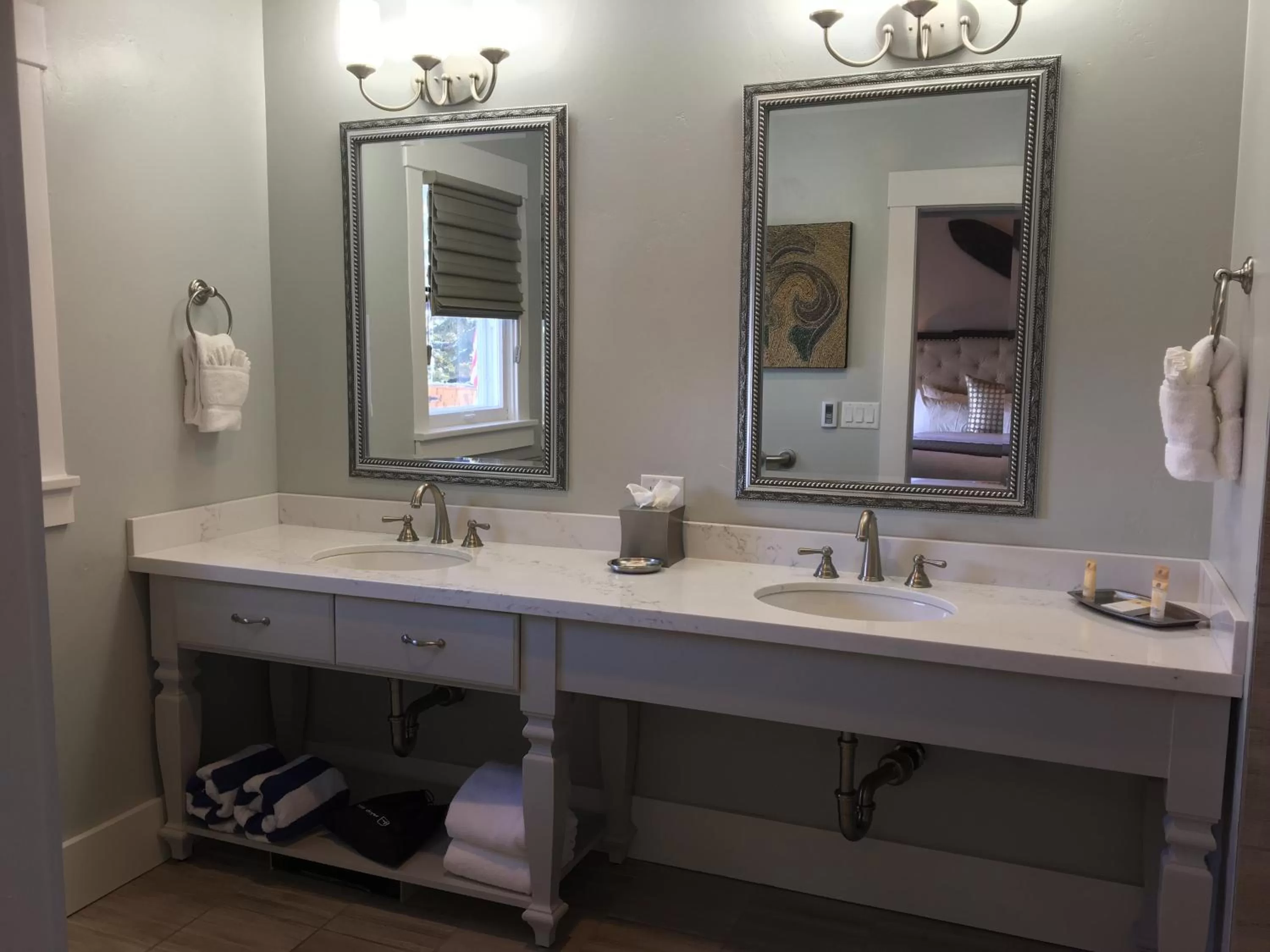 Bathroom in Huff House Inn and Cabins