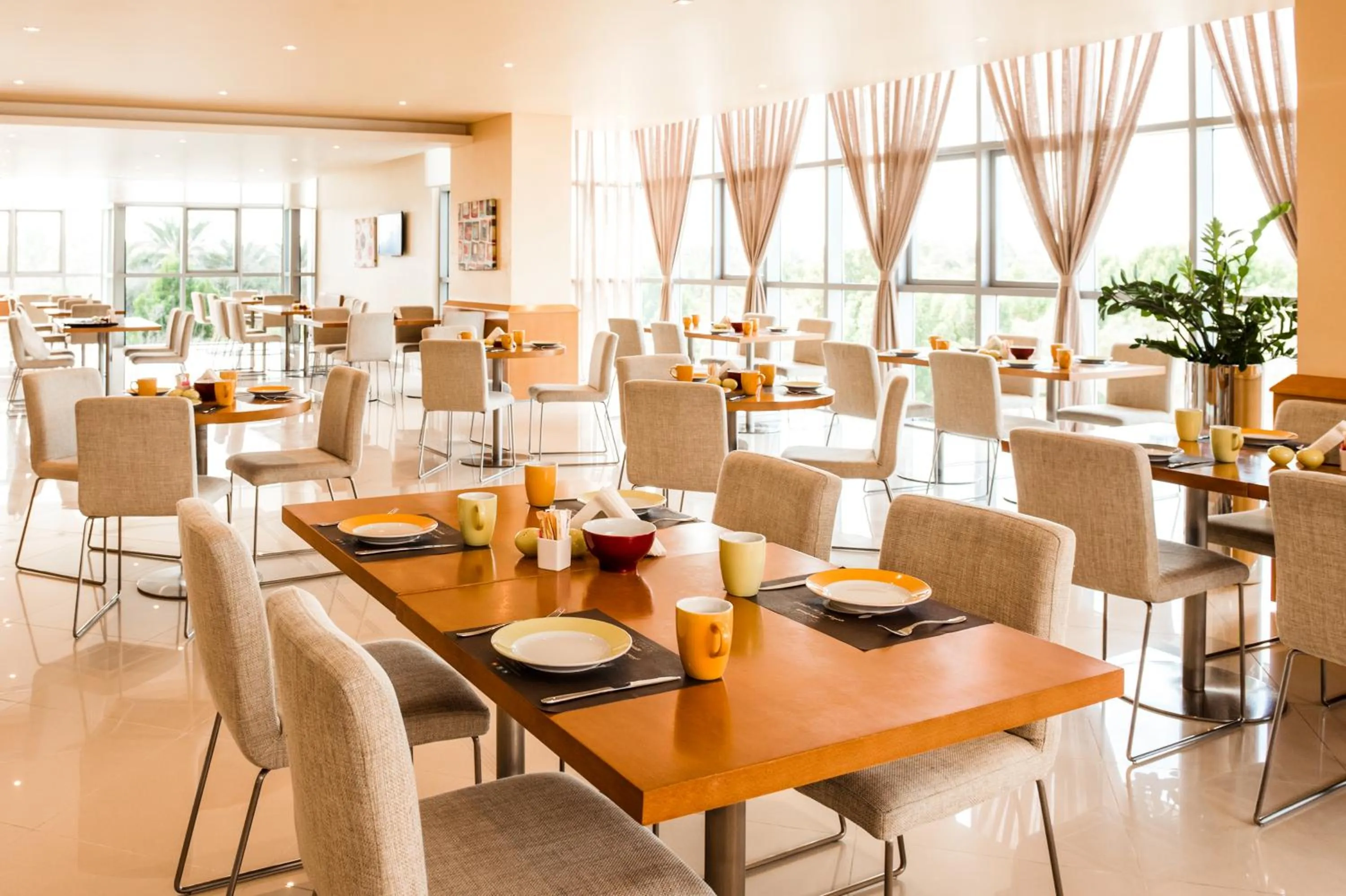 Restaurant/places to eat in Ibis Abu Dhabi Gate