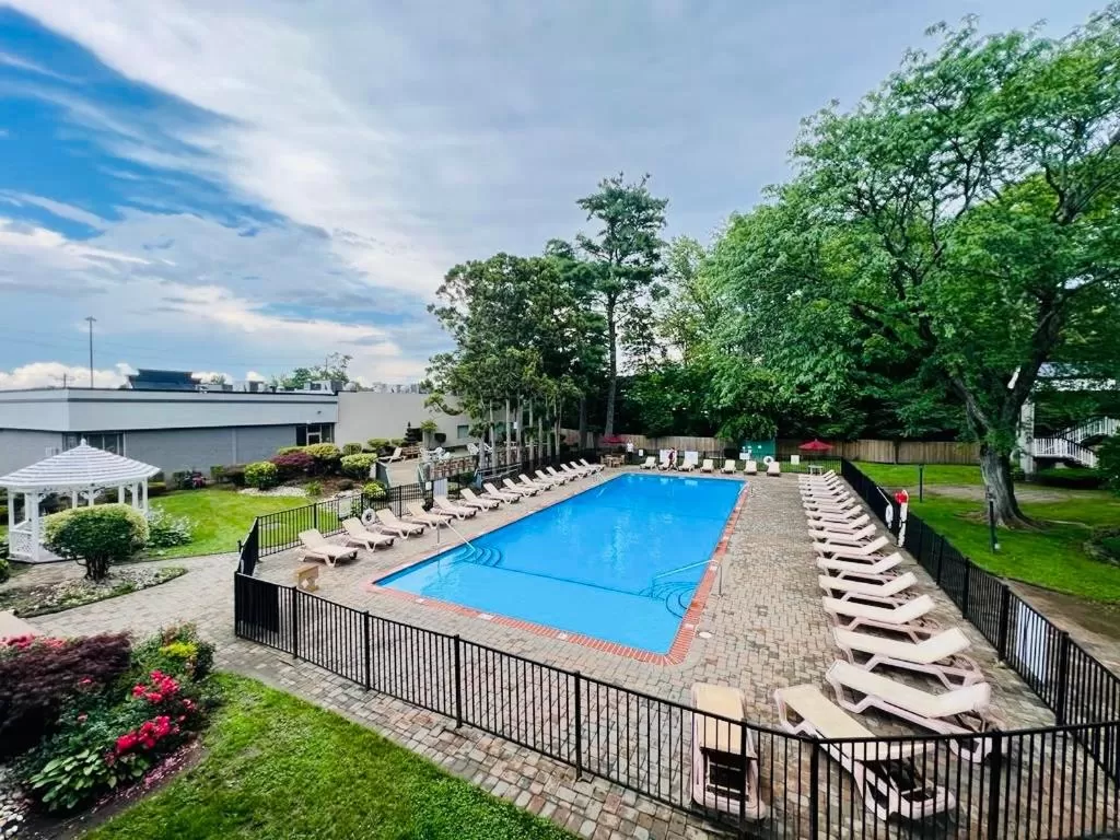 Swimming pool in Quality Inn Wayne - Fairfield Area