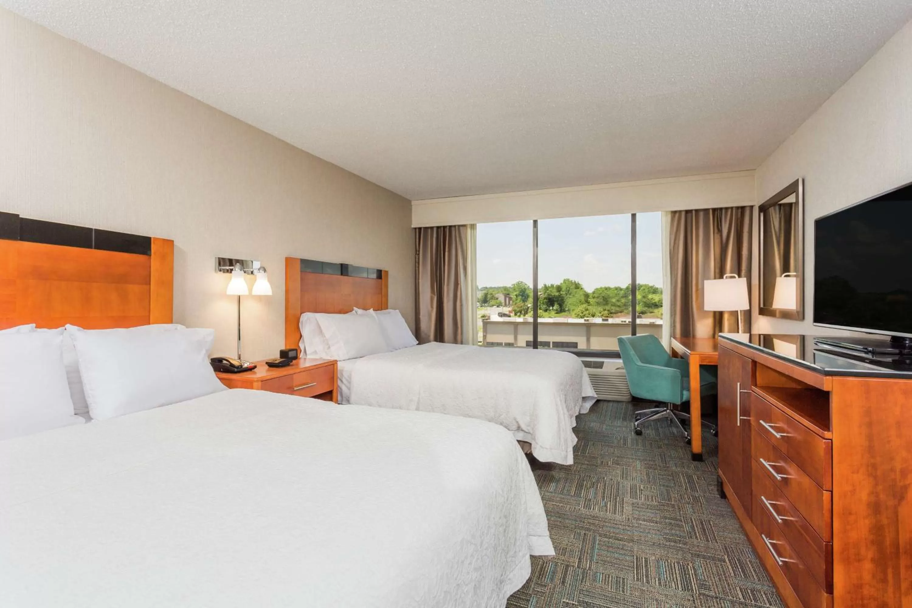 Bedroom, Bed in Hampton Inn Manassas