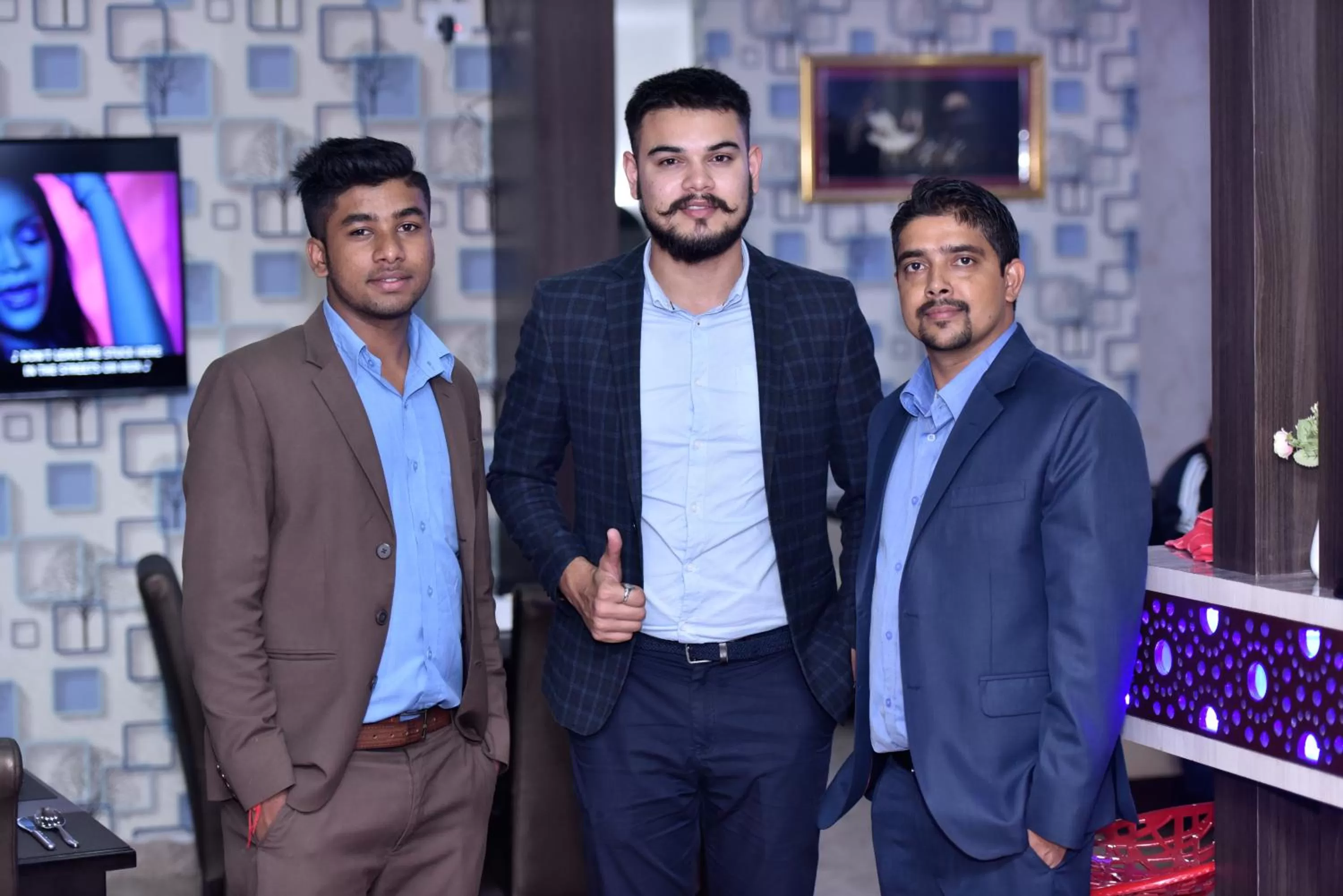 Communal lounge/ TV room in Marinha Airport Hotel