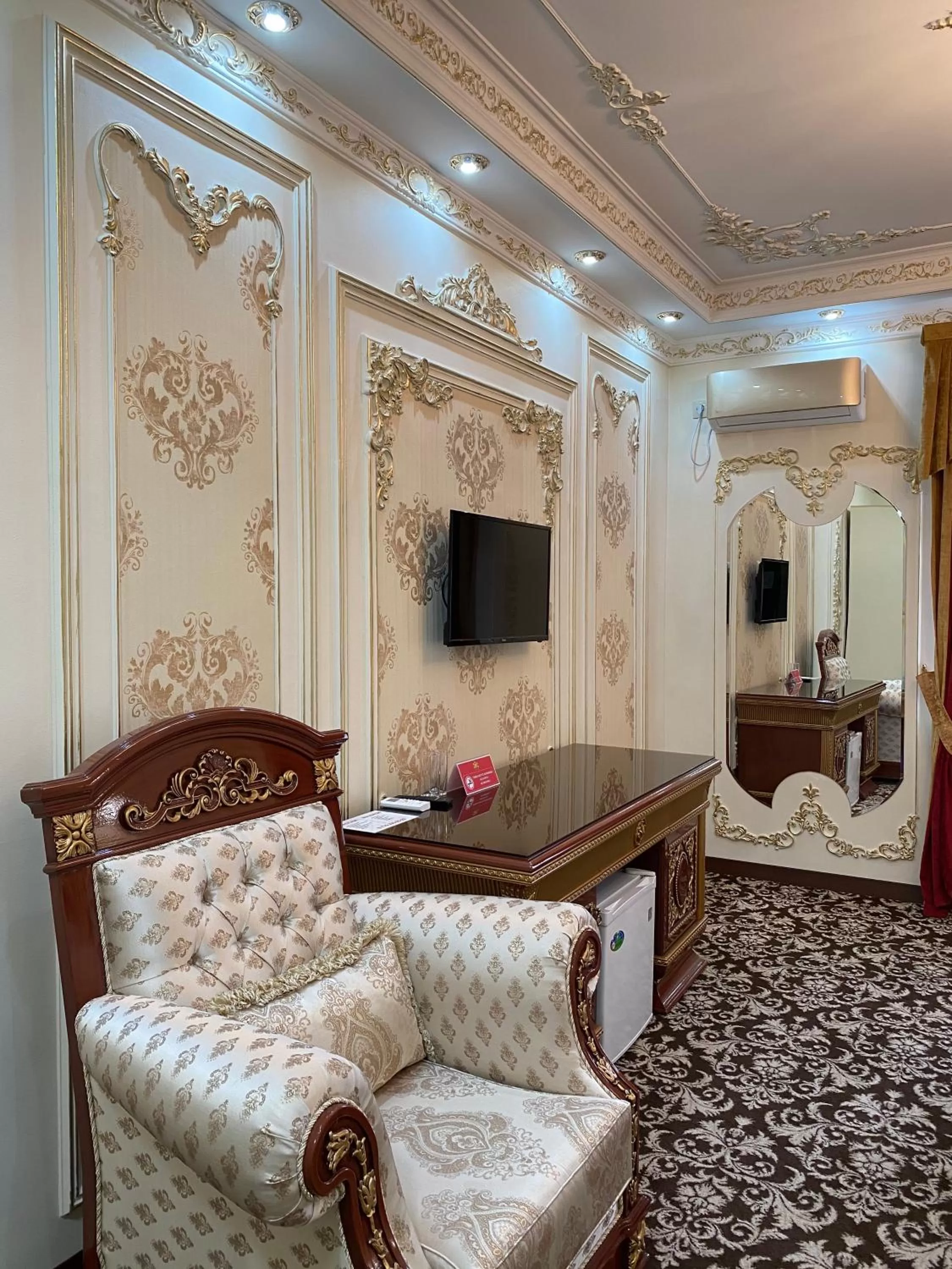 TV and multimedia, Seating Area in Lion Hotel