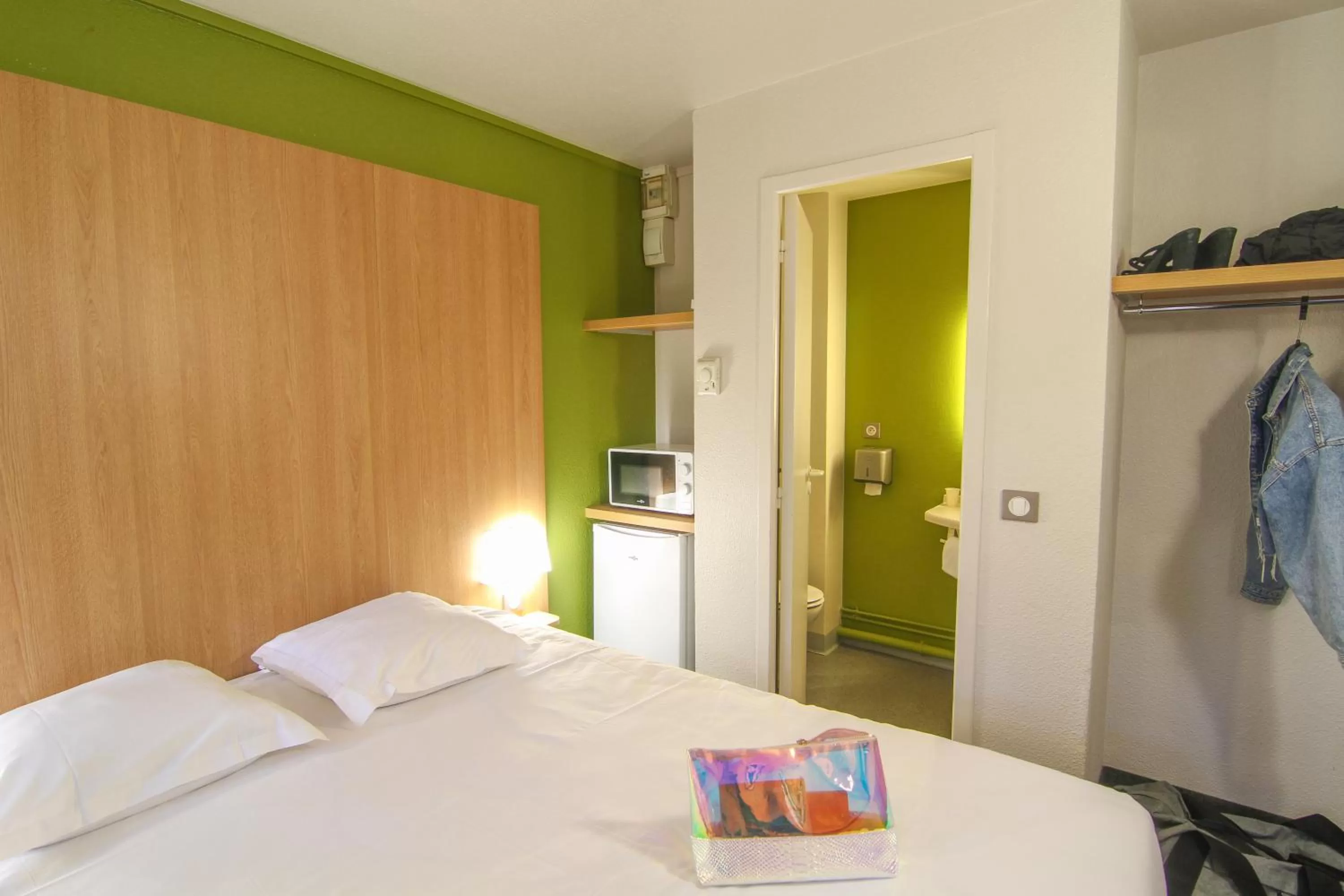 Bed in Kyriad Direct Poitiers - Gare du Futuroscope